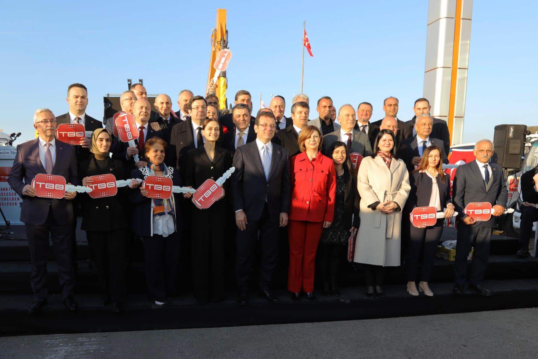 “Yurttaşlarimiza Daha İyi̇ Hi̇zmet İçi̇n Çalişiyoruz” (1)