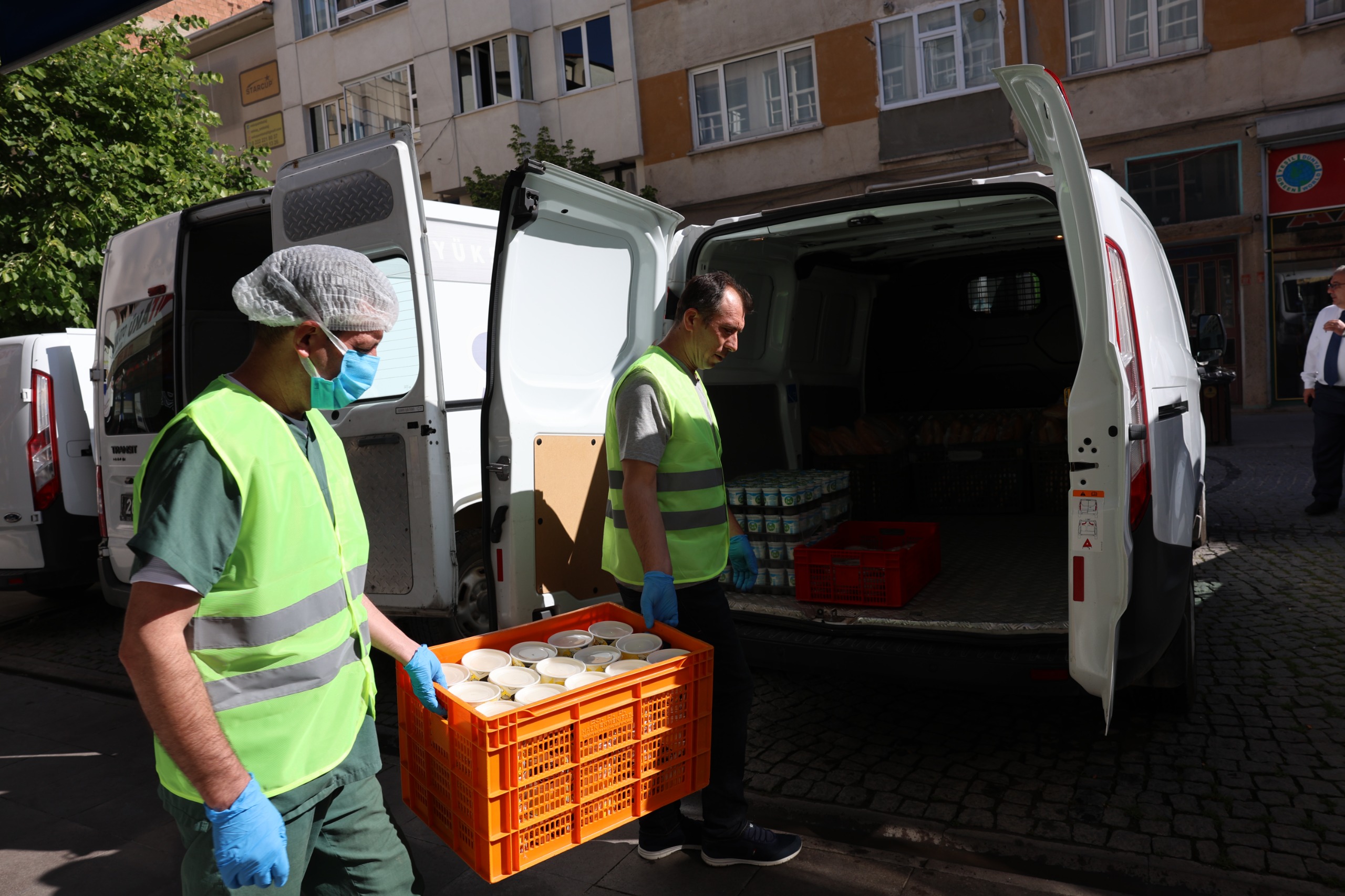Büyükşehi̇r Aşevi̇, Kurban Bağişlariyla Bi̇nlerce Sofrayi Şenlendi̇recek (4)
