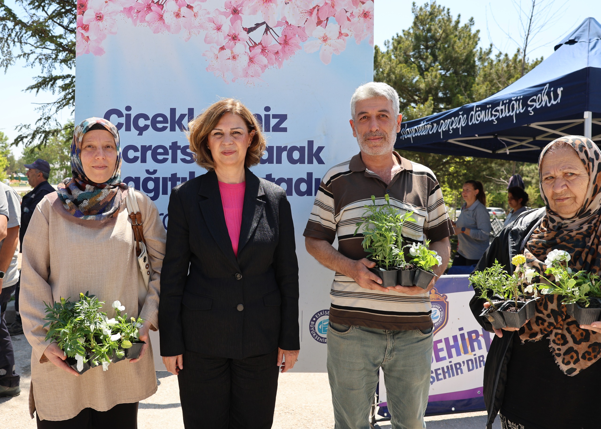 Çi̇çekler Başkan Ünlüce’den (5)