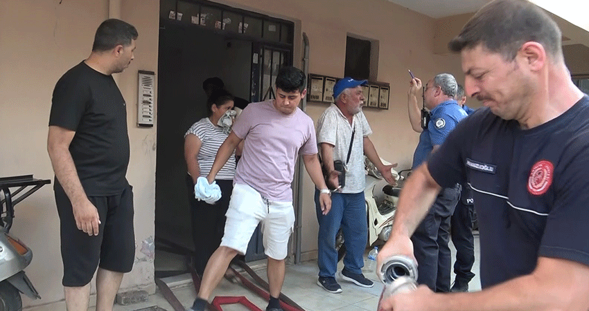 Madde bağımlısı genç evi yaktı, anne ile baba yaşananlara isyan etti
