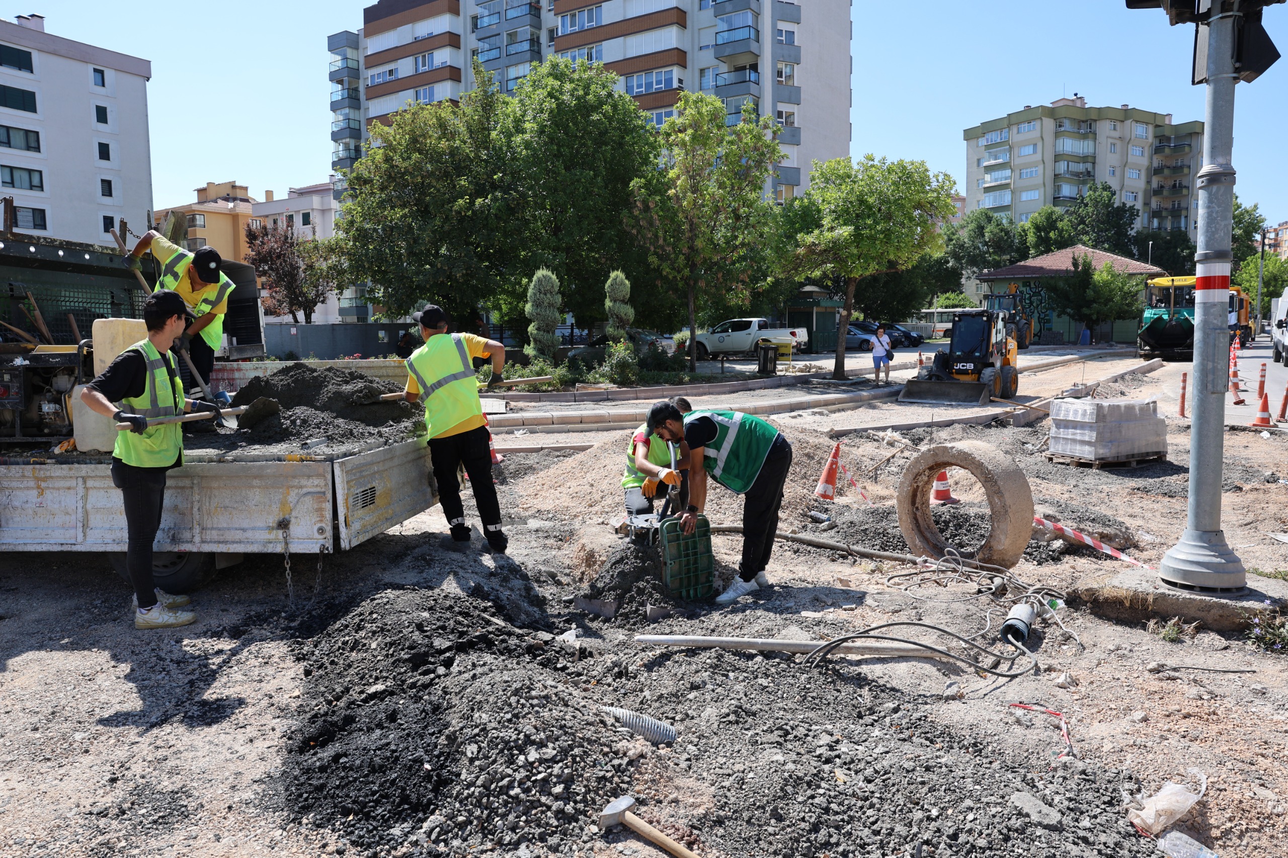 Yeni̇ Kavşak Düzenlemesi̇yle Trafi̇kte Bekleme Süresi̇ Azalacak (7)