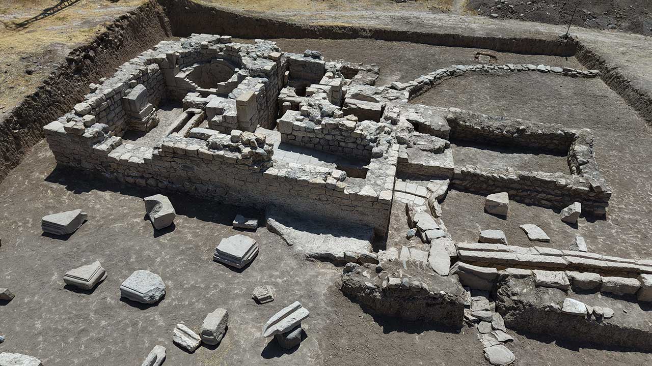 Bin 700 yıllık Roma hamamında yerden ısıtmalı sistem ortaya çıktı