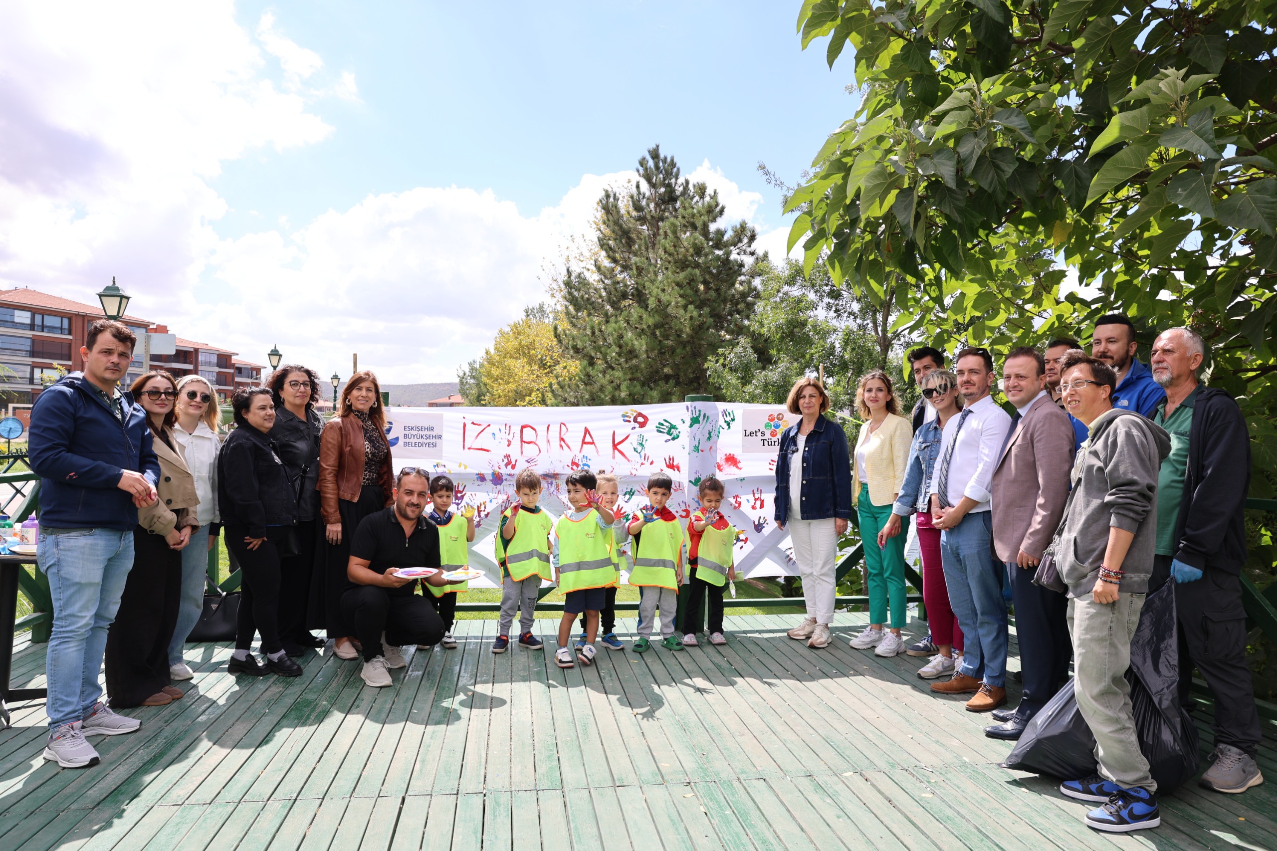 Başkan Ünlüce, Dünya Temi̇zli̇k Günü’nde Çocuklarla El Ele Çöp Topladi (19)
