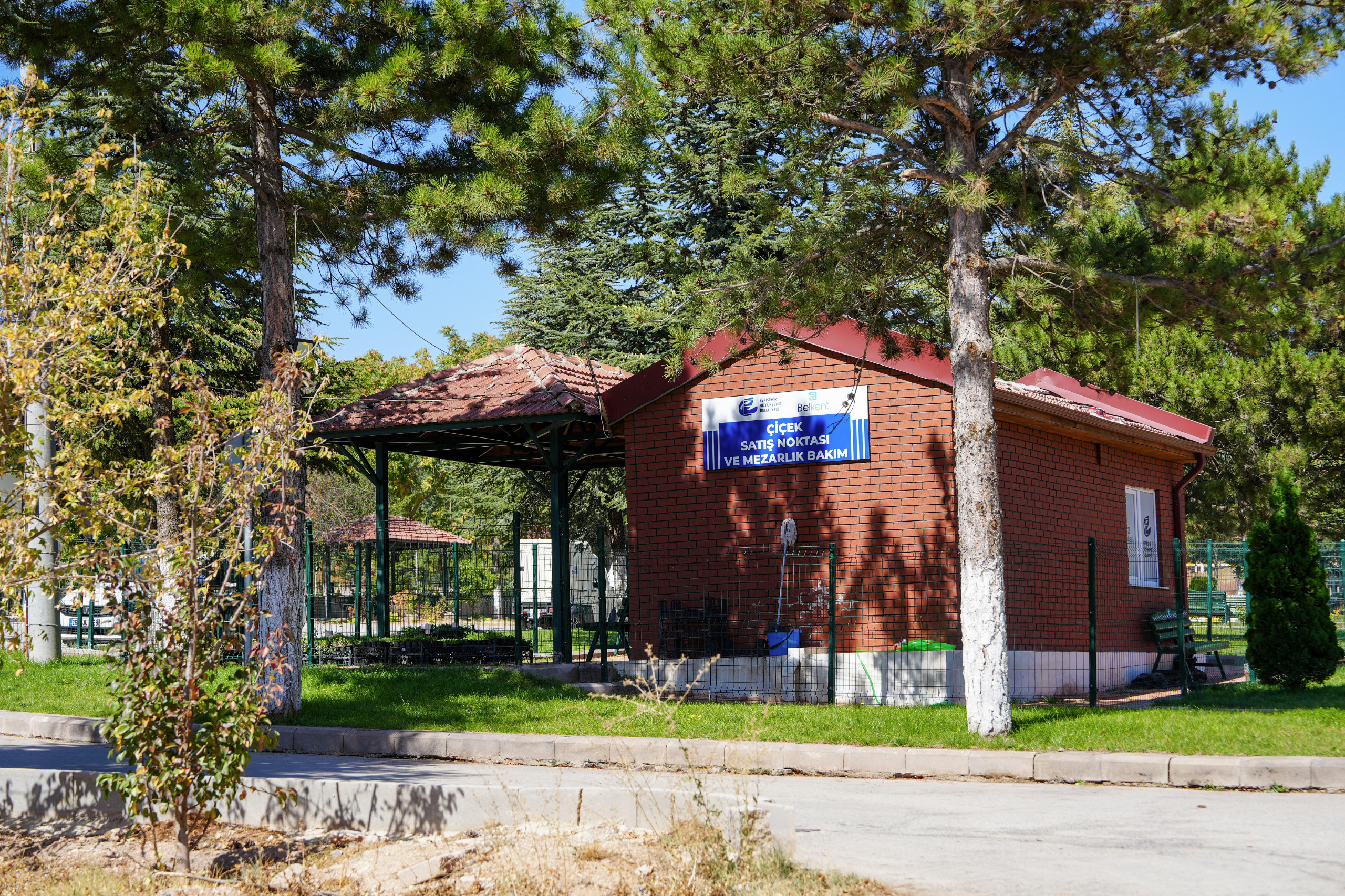 Büyükşehi̇r Kabi̇r Bakim Hi̇zmeti̇ Başladi (1)