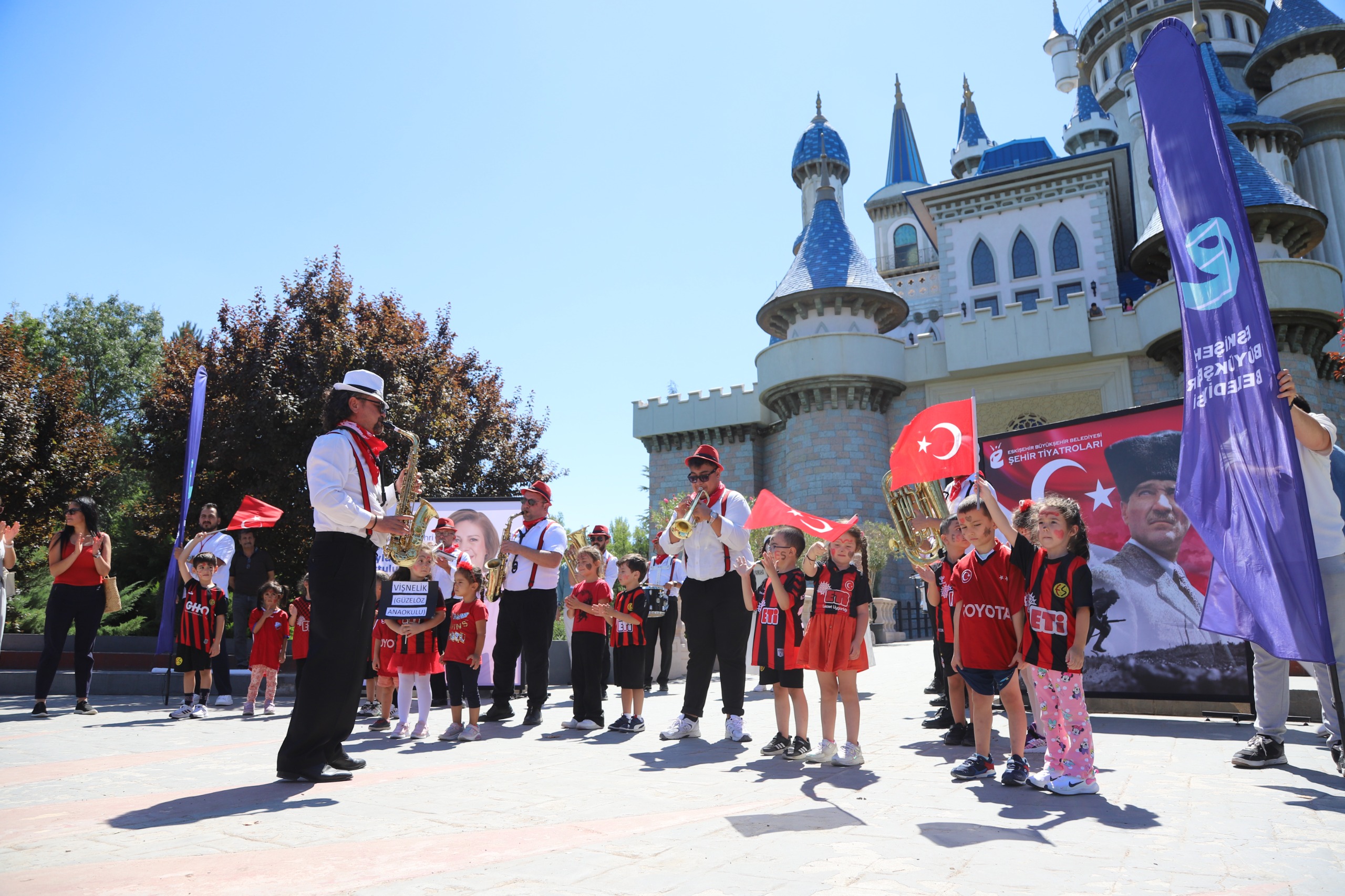 Kurtuluş Coşkusu Bando Gösteri̇leri̇yle Taçlandi (13)