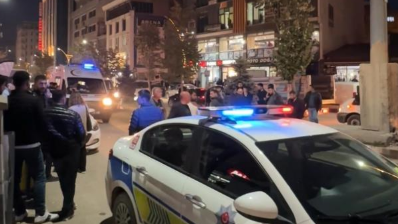 İki grup arasında bıçaklar çekildi