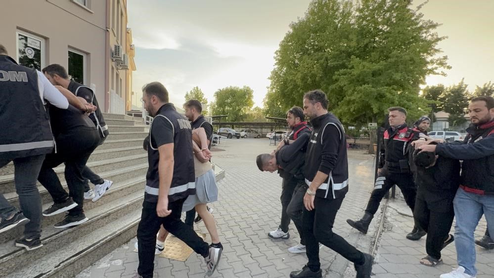 Polise ateş açan iki zanlı tutuklandı