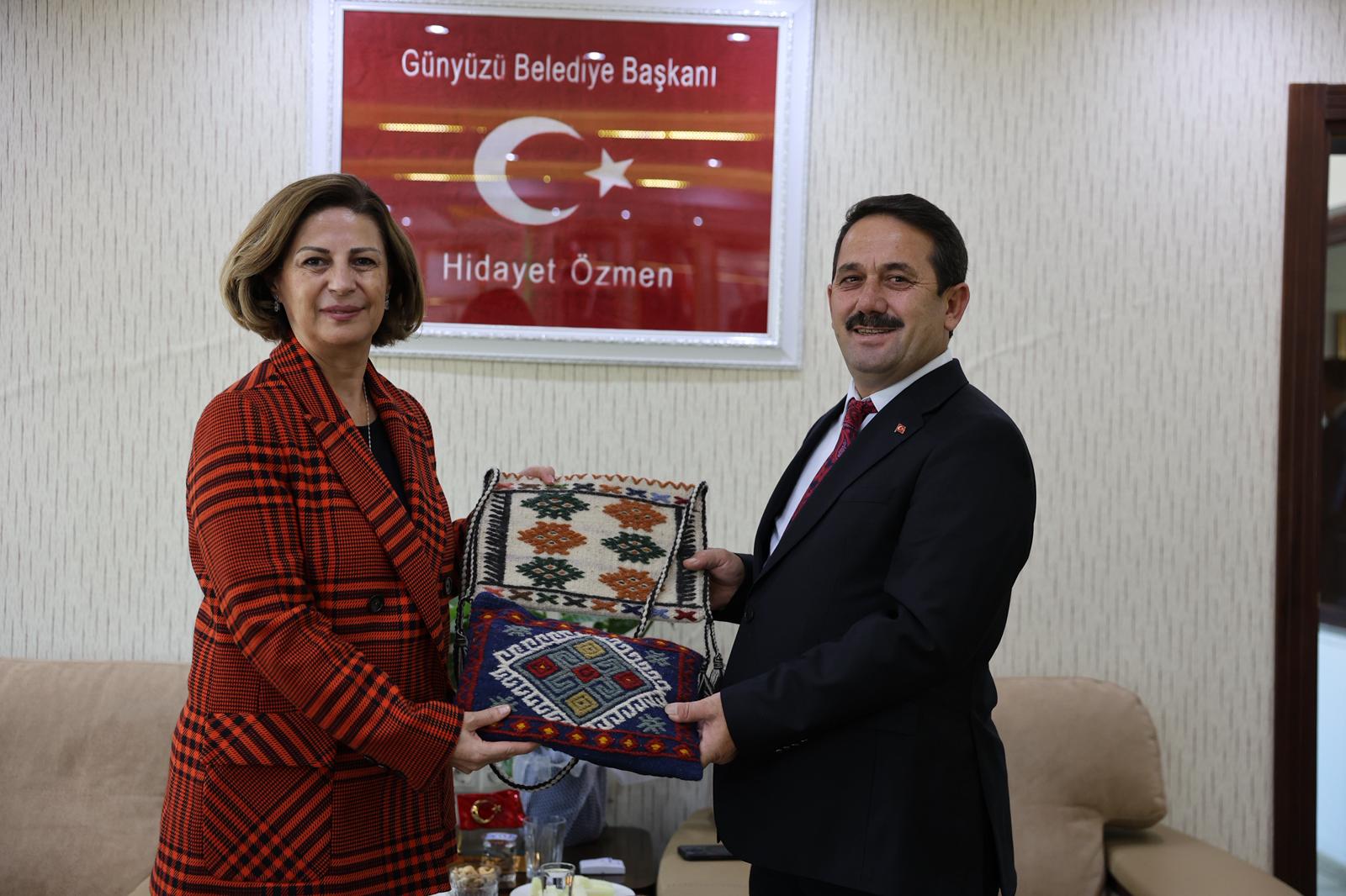 Büyükşehi̇rden Günyüzü Ve Si̇vri̇hi̇sar’a Altyapidan Yollara Hi̇zmet Ataği (11)