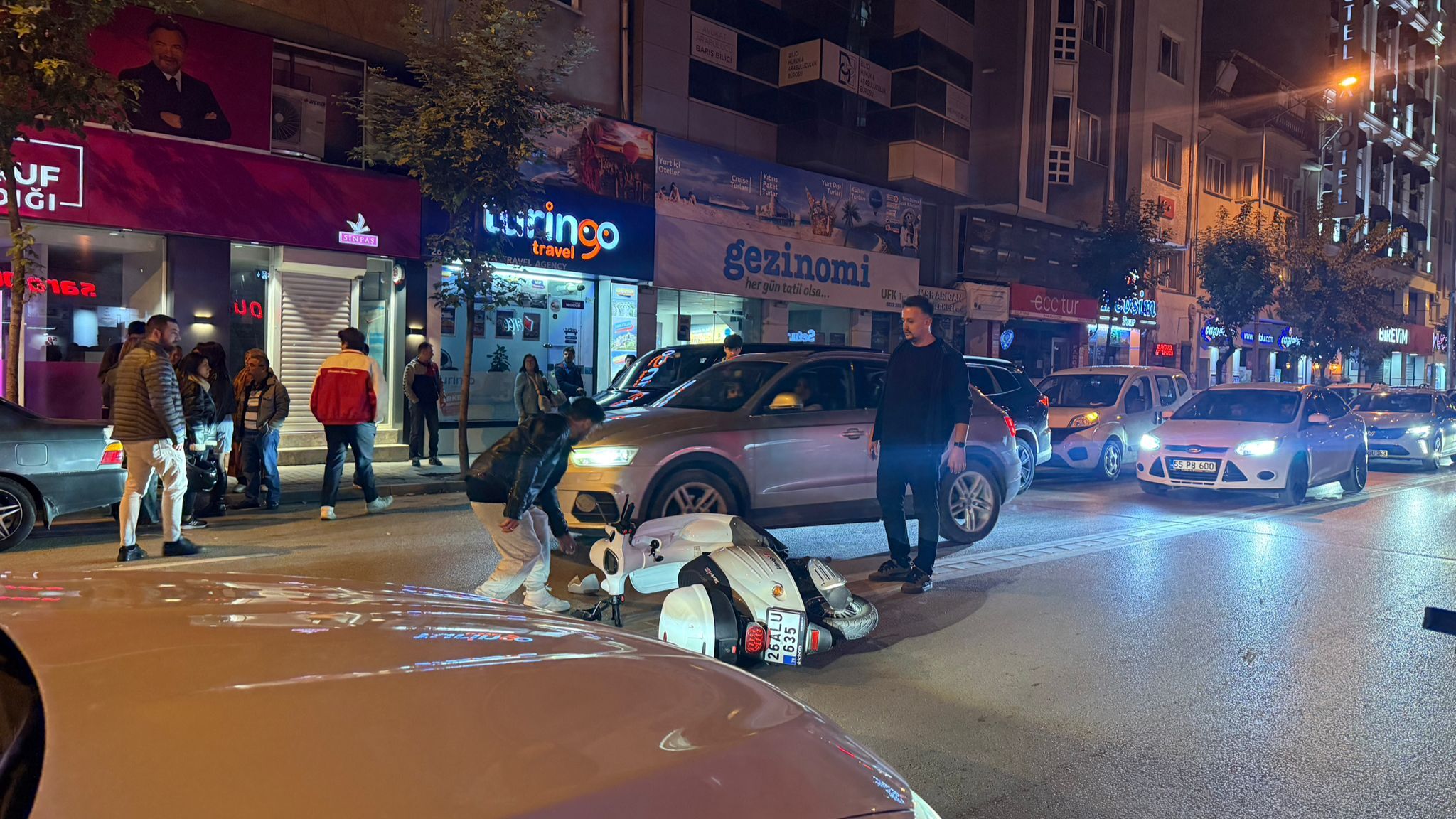 Cengiz Topel Caddesi’nde korkutan kaza