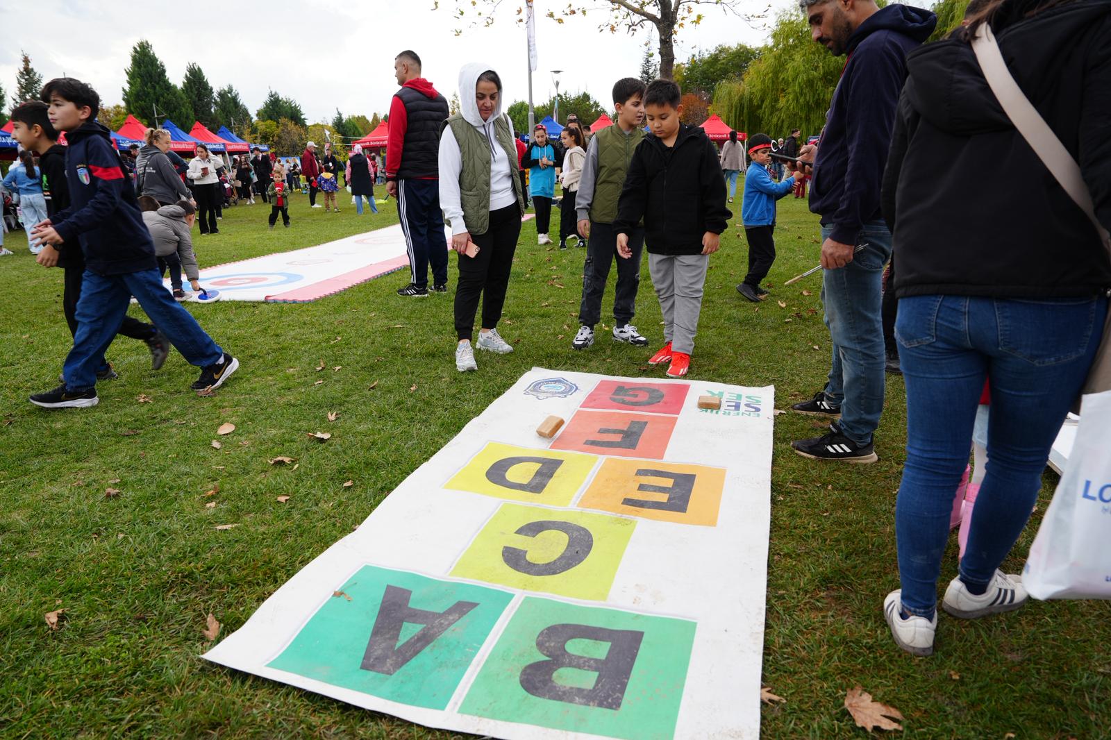 Eski̇şehi̇rli̇ler Cumhuri̇yet Coşkusunu Kentpark’ta Yaşadi (4)