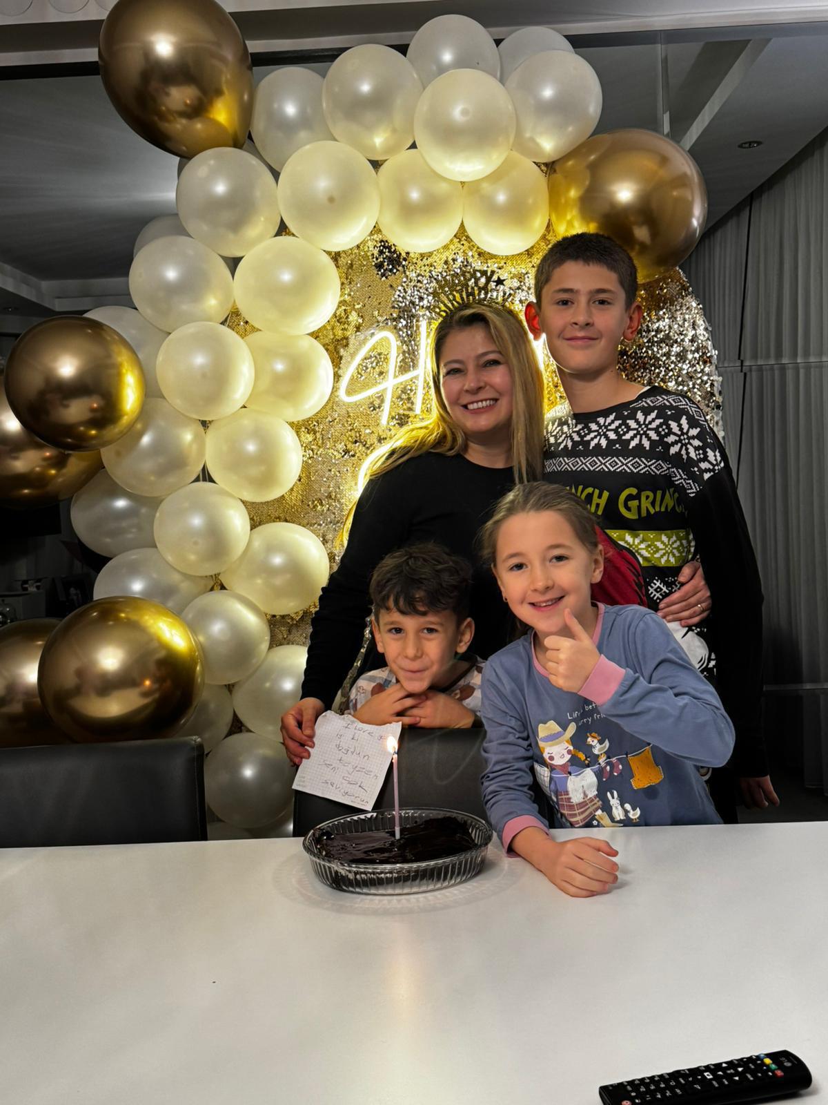 10D42524 8550 4B88 966C 3754E8Aff3Ce