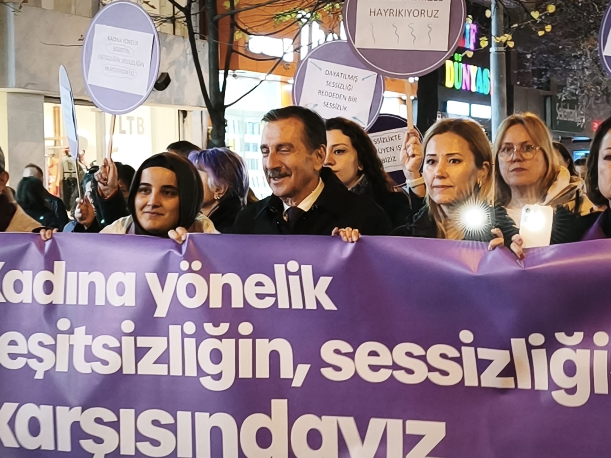 23A02427 F4B9 41E3 954D Febbec457580