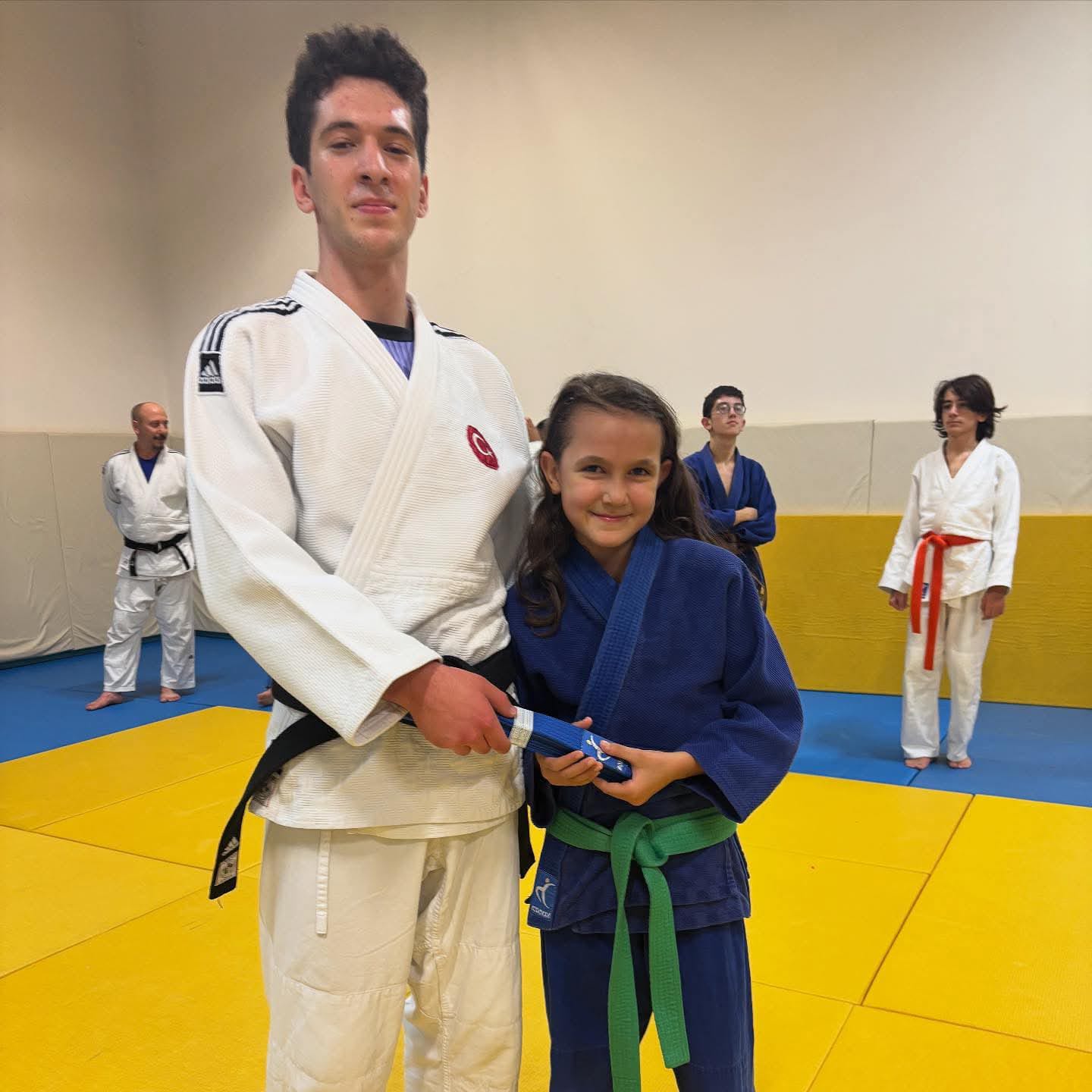 64Abfb7C Ad15 4C0D 9874 84B52226D526