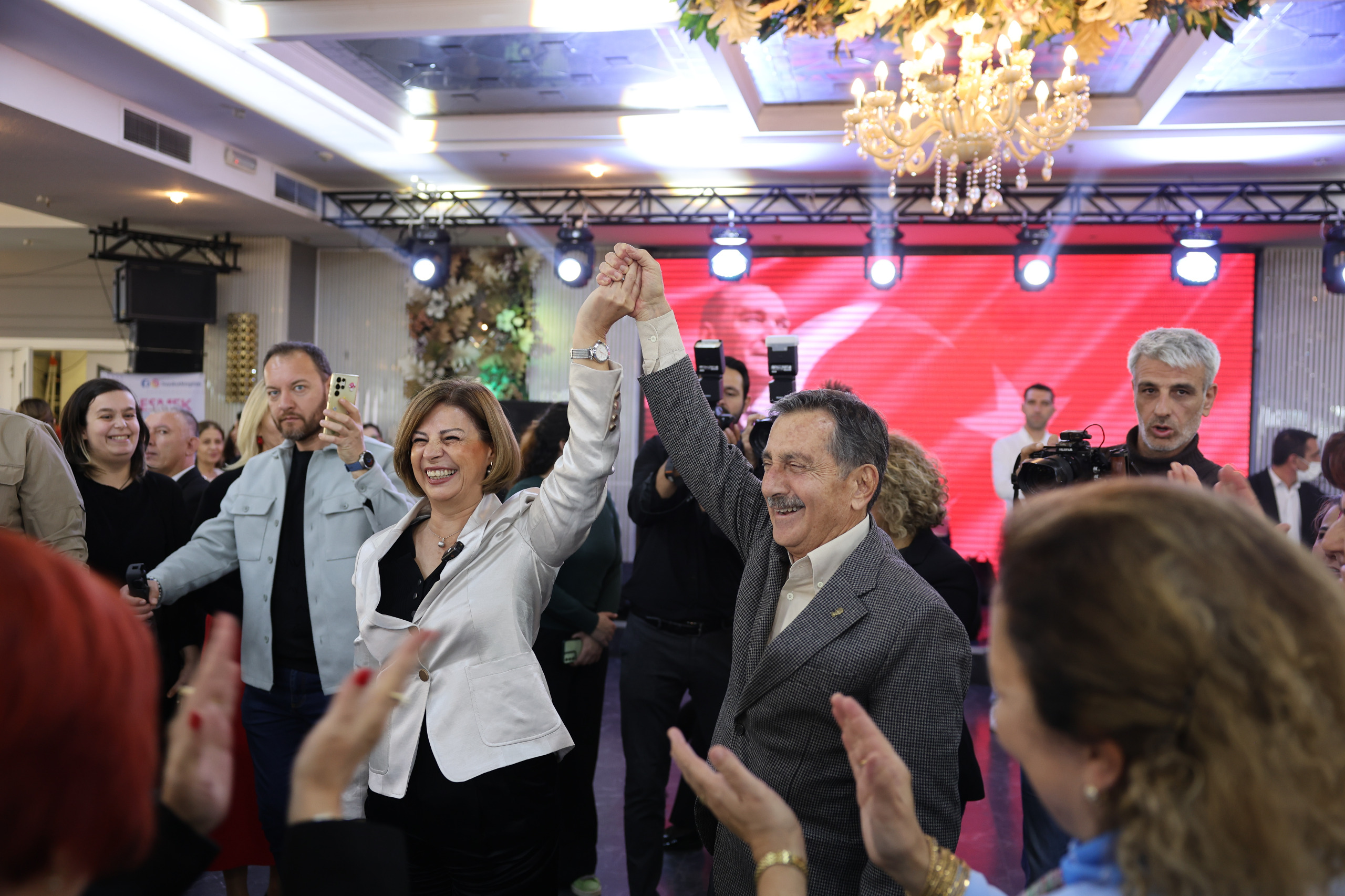 Başkan Ünlüce, Cumhuri̇yet Buluşmasinda Esmek Mezunu Kadinlarla Bi̇r Araya Geldi̇ (4)