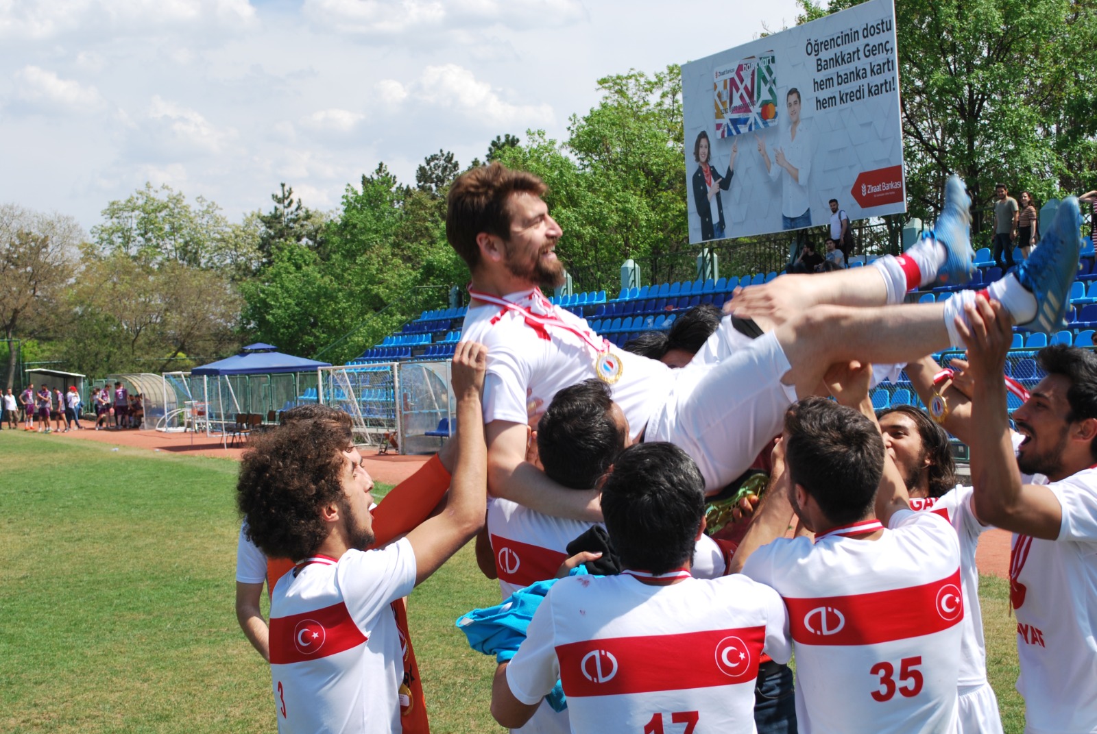 D209F252 8406 4B0B 8Cba Ae5747D7F81F