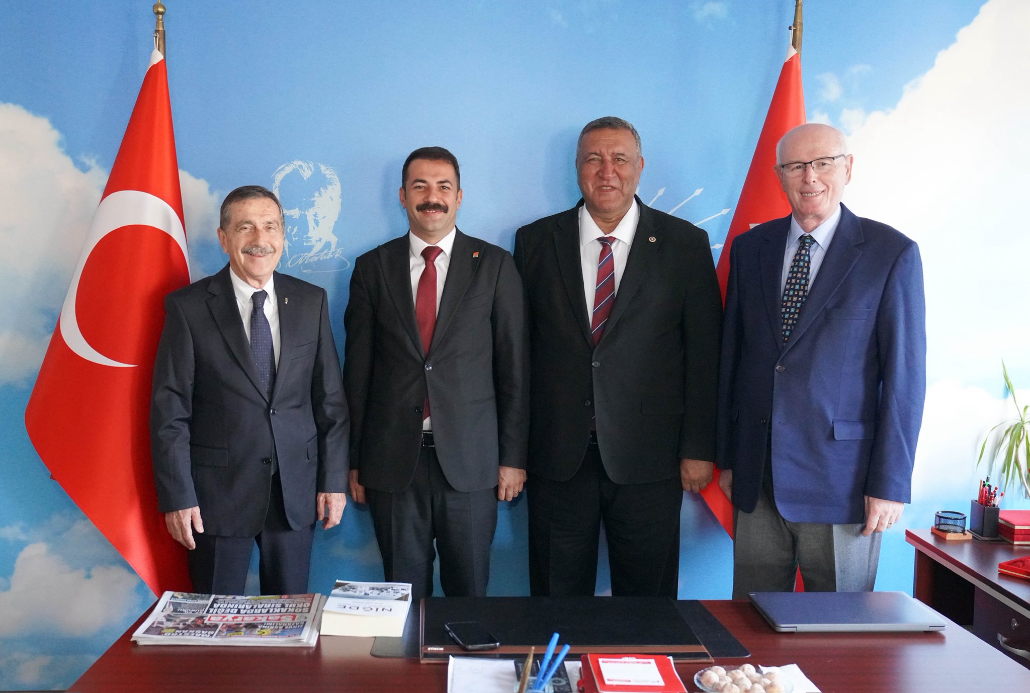 G4Qa Vu B W Q A A4 E V T