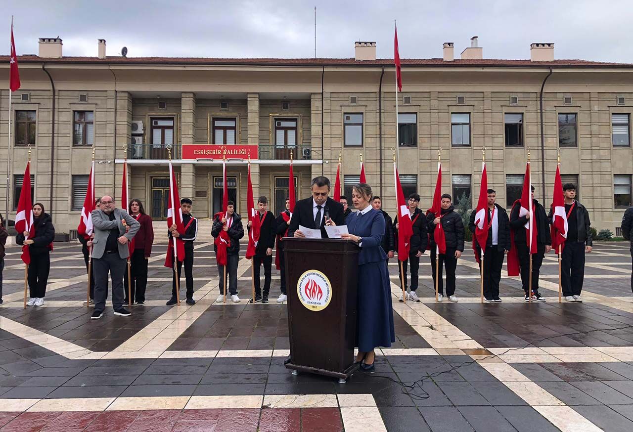 Eskişehir’de 24 Kasım Öğretmenler Günü törenle kutlandı