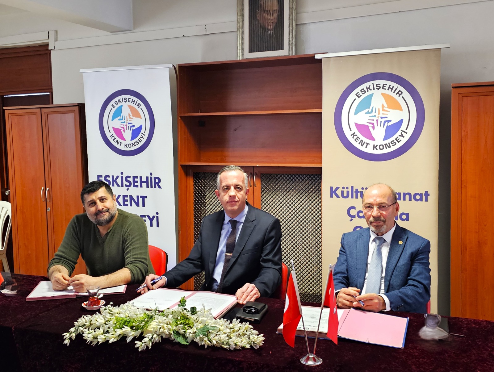 4D801F5E 10D1 4042 B802 Af3Fb33E6820