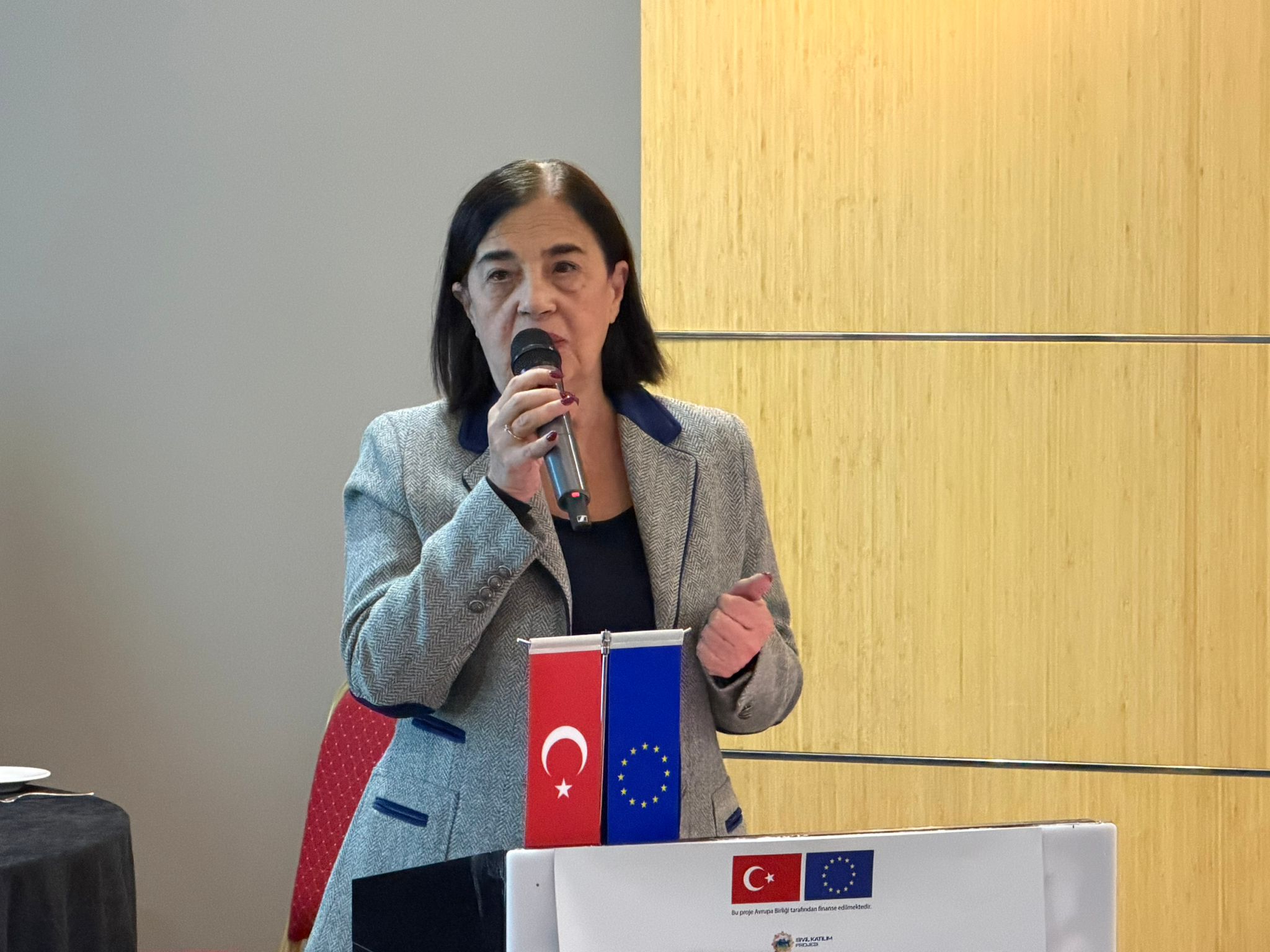 70C85Ac1 373B 49A3 A44C De5C43E14D7B