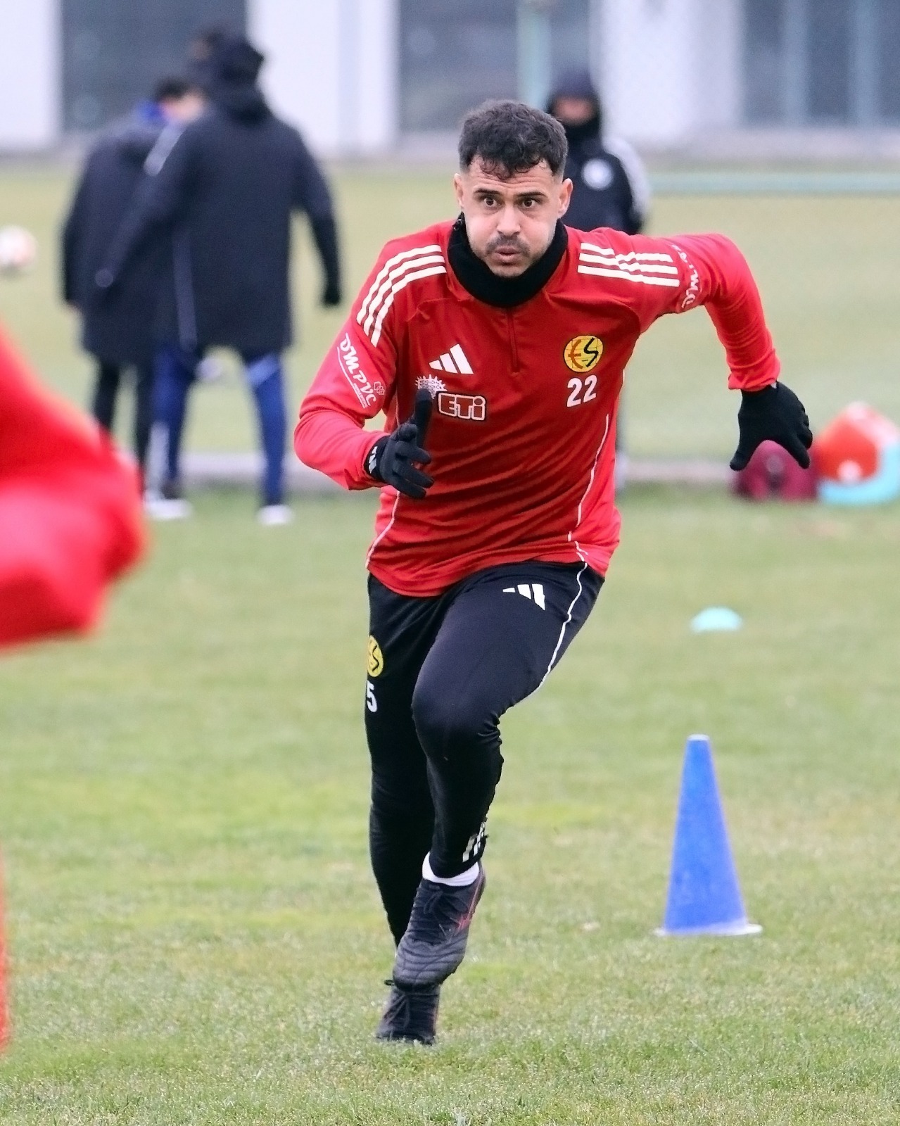 8E3152F5 4D30 42Ab Ac51 73F56341B80D