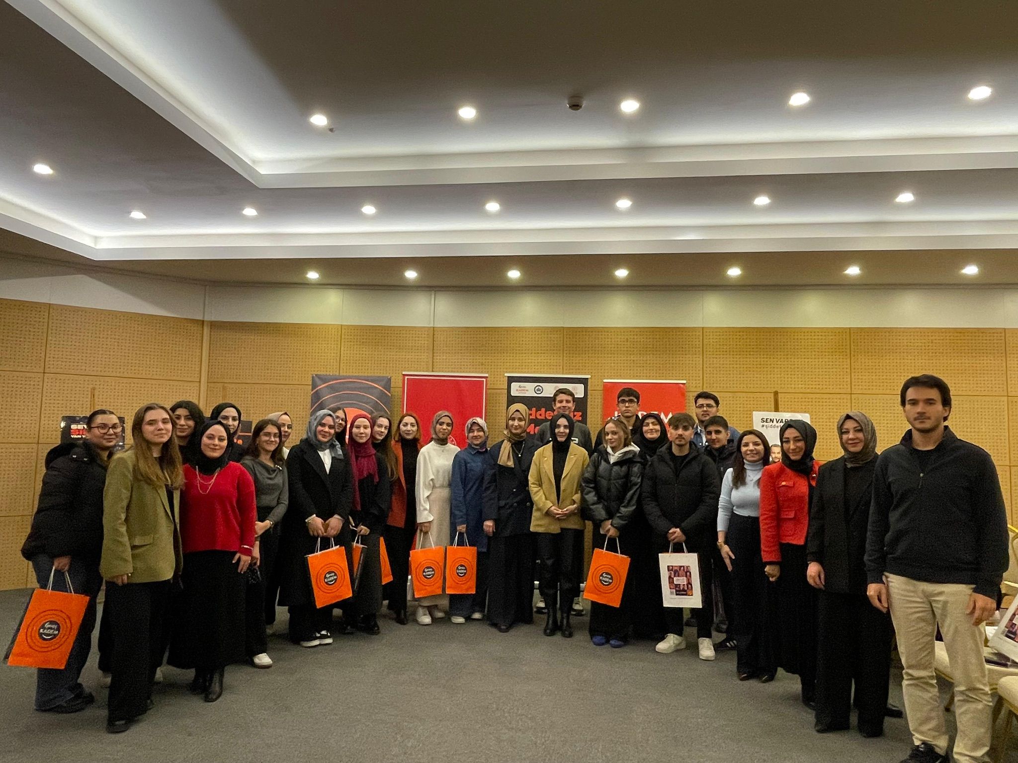 9B37C124 Fd48 445A 8D1A Acc9D74Fc735