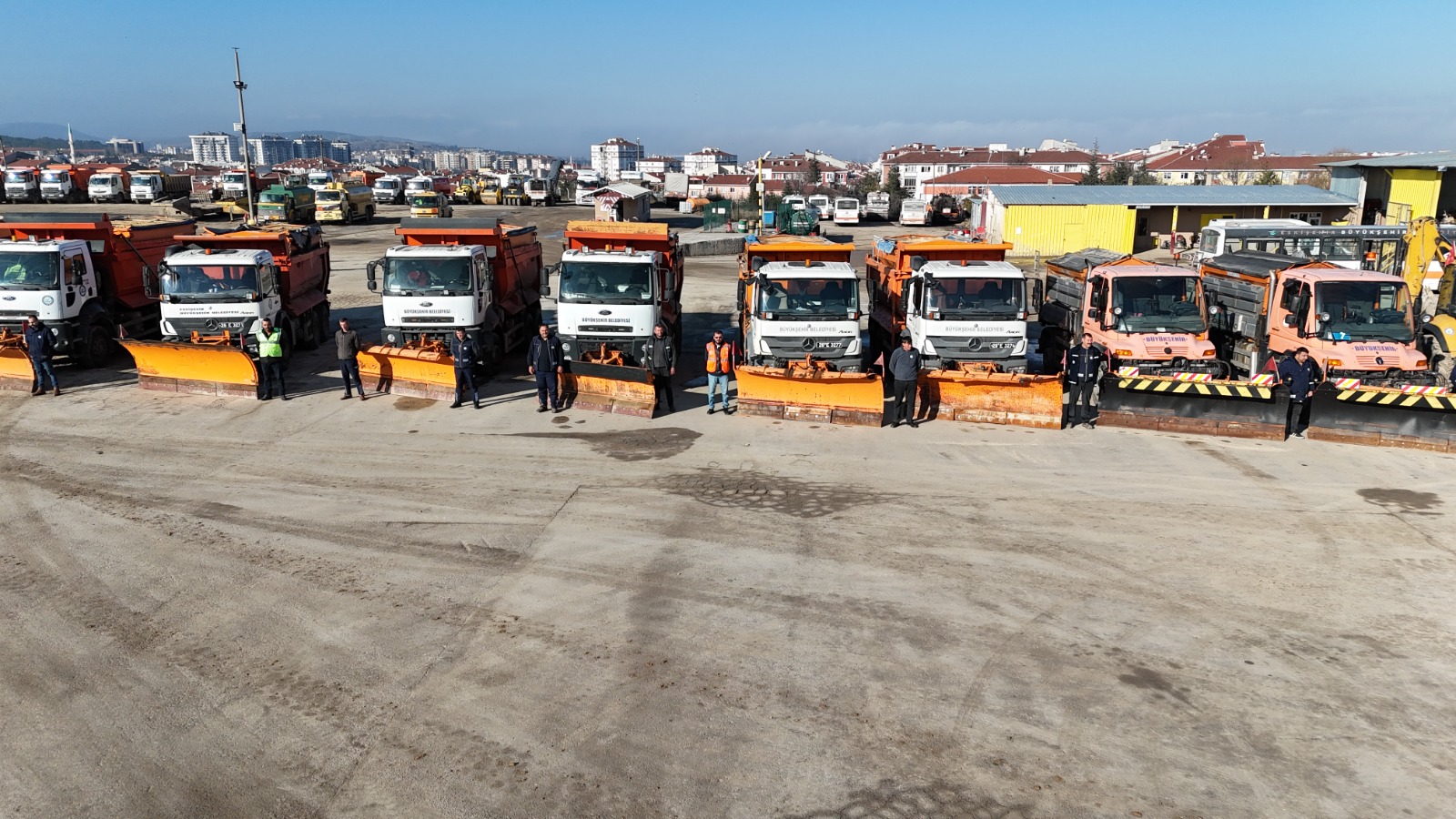 Büyükşehi̇r Eki̇pleri̇ Karla Mücadeleye Hazir (2)