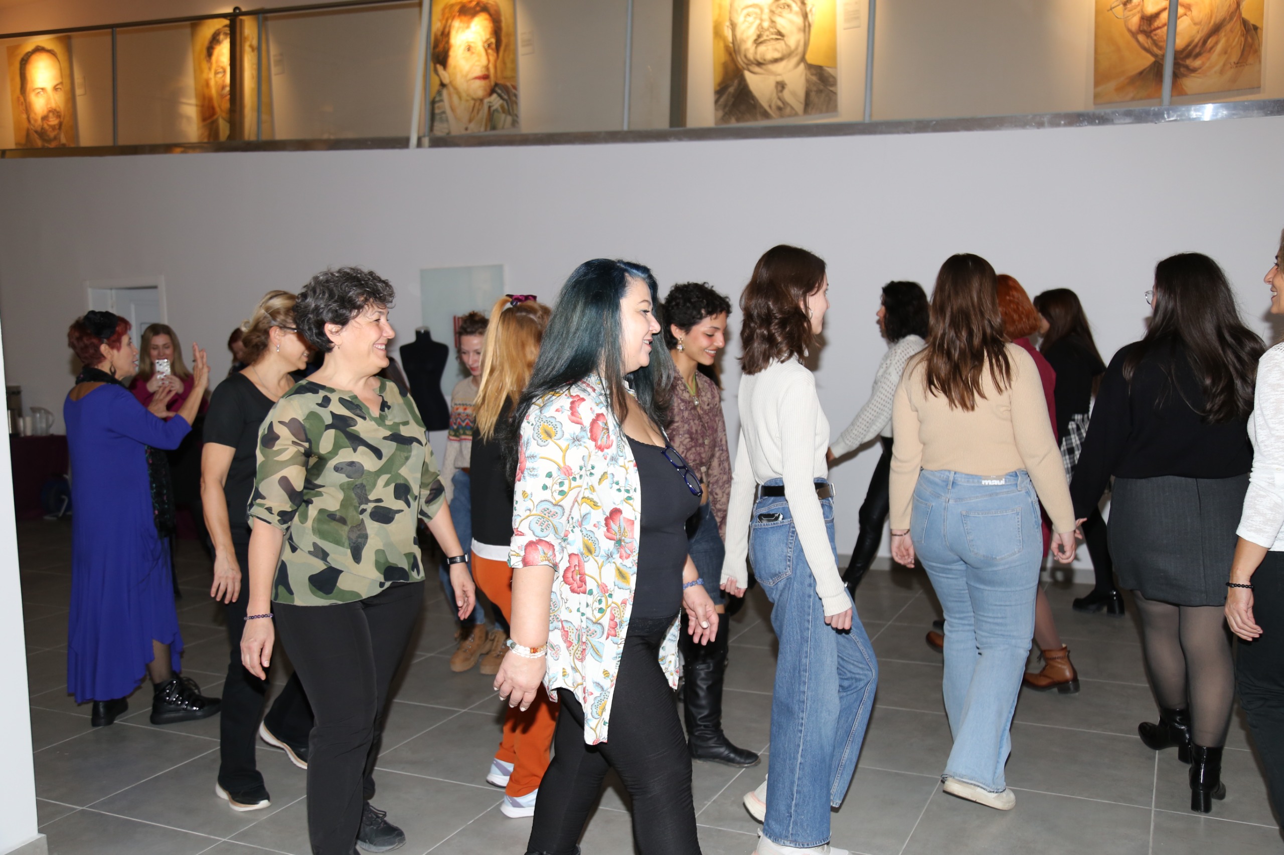 “Cumhuri̇yet Kadini Ve Gi̇ysi̇lerle Anilar” Büyük İlgi̇ Gördü (4)