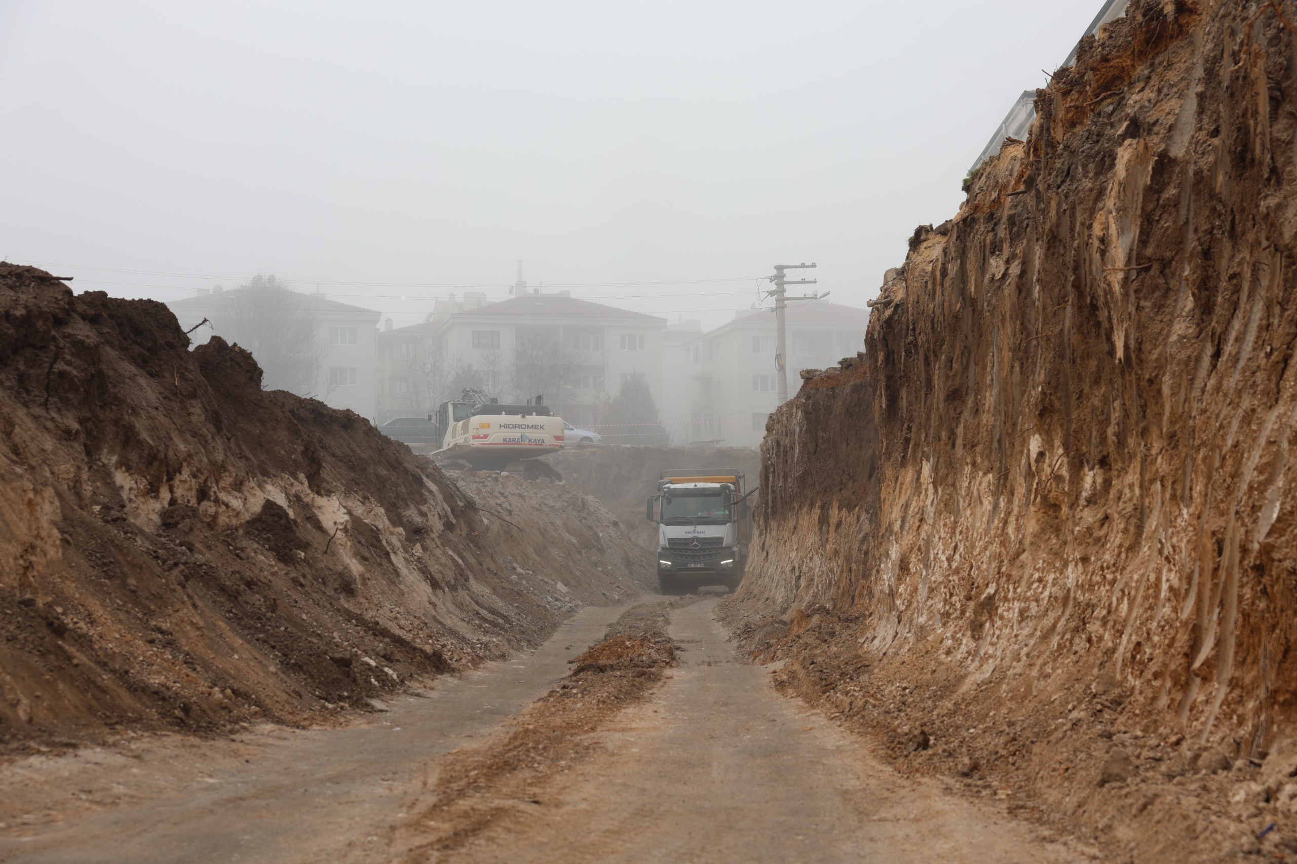 Gündoğdu 2. Etap B Projesi̇nde Temel Kazisi Başladi (8)