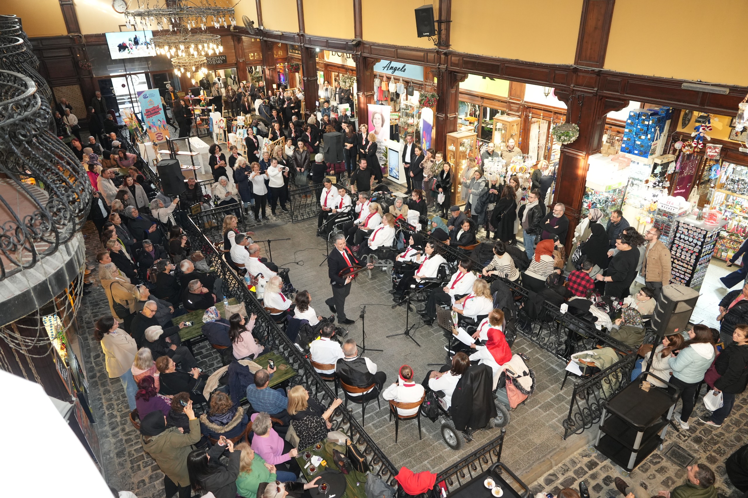 Özel Gereksi̇ni̇mli̇ Bi̇reyleri̇n Eserleri̇ Ve Performanslari Büyük Beğeni̇ Topladi (1)