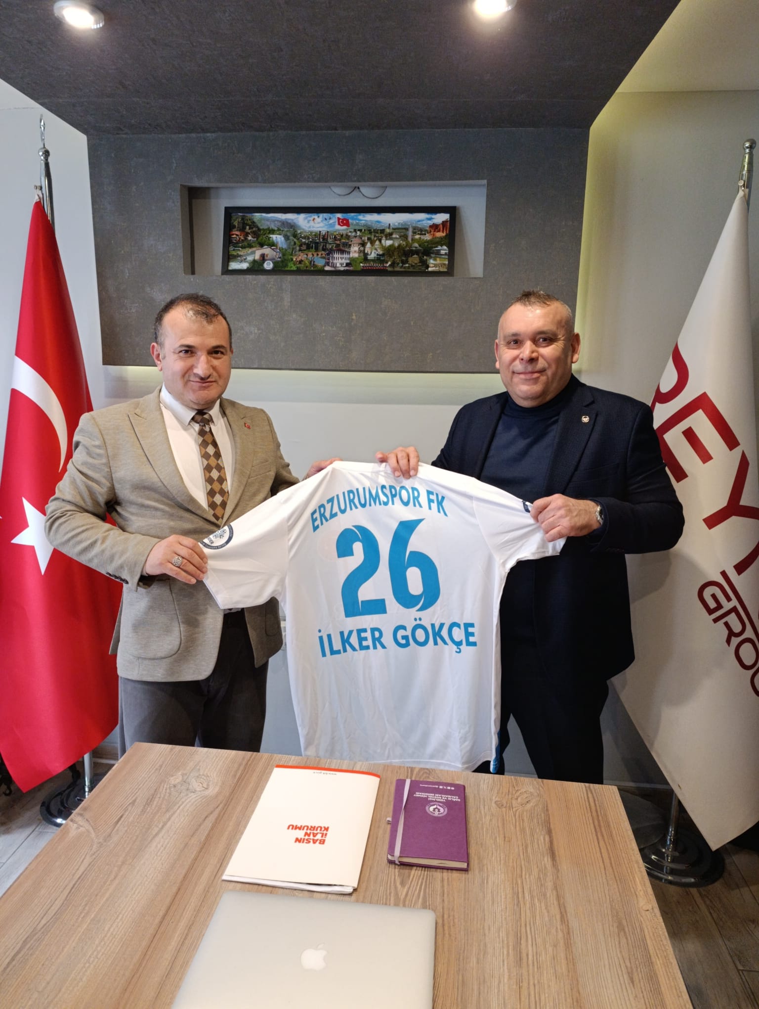 73Cf6B8E 5Ad2 4C8B Aa42 B5C928A769E2