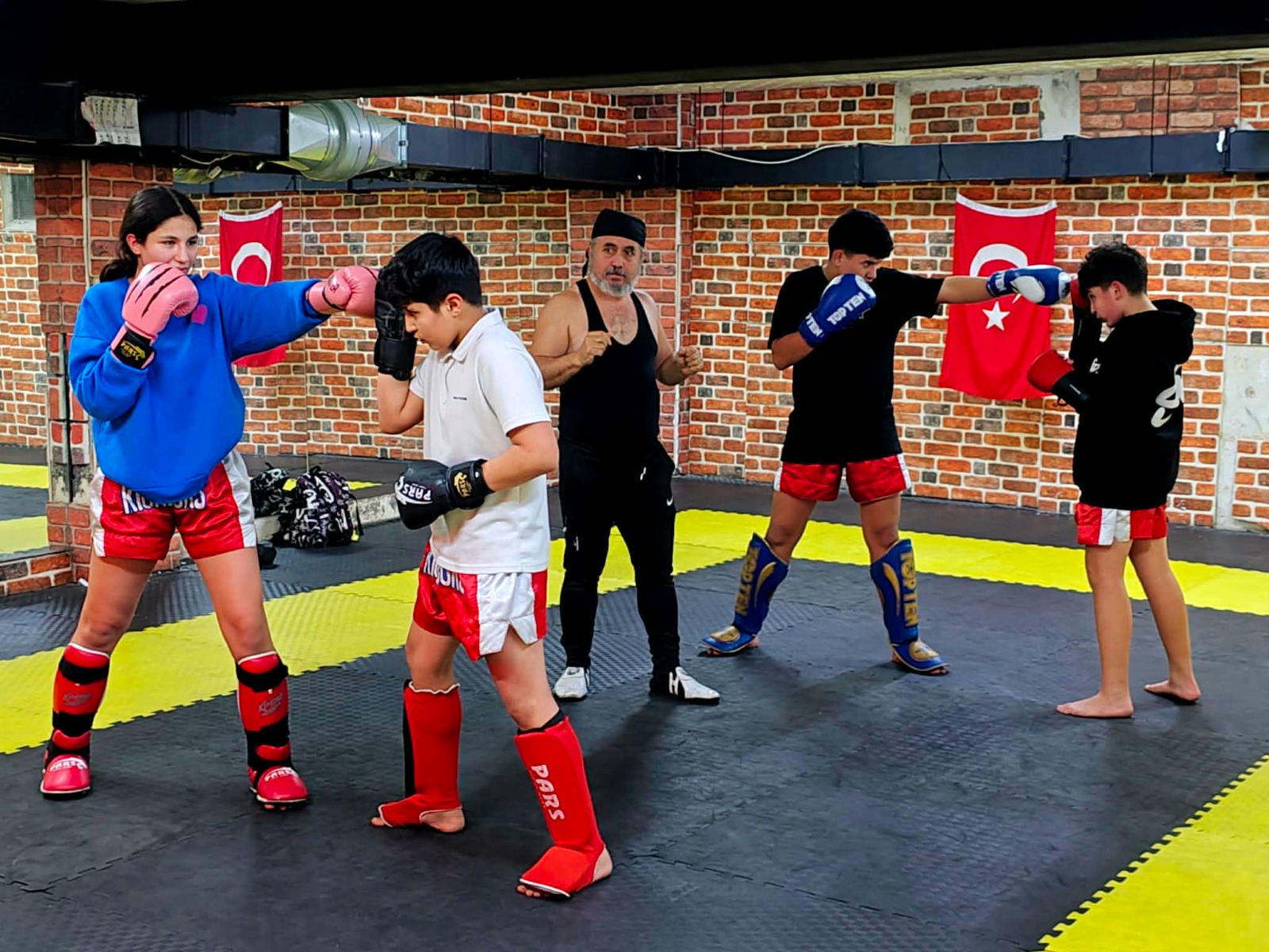 A2695991 2653 4A4D 850C 9Ed95C907Ffb