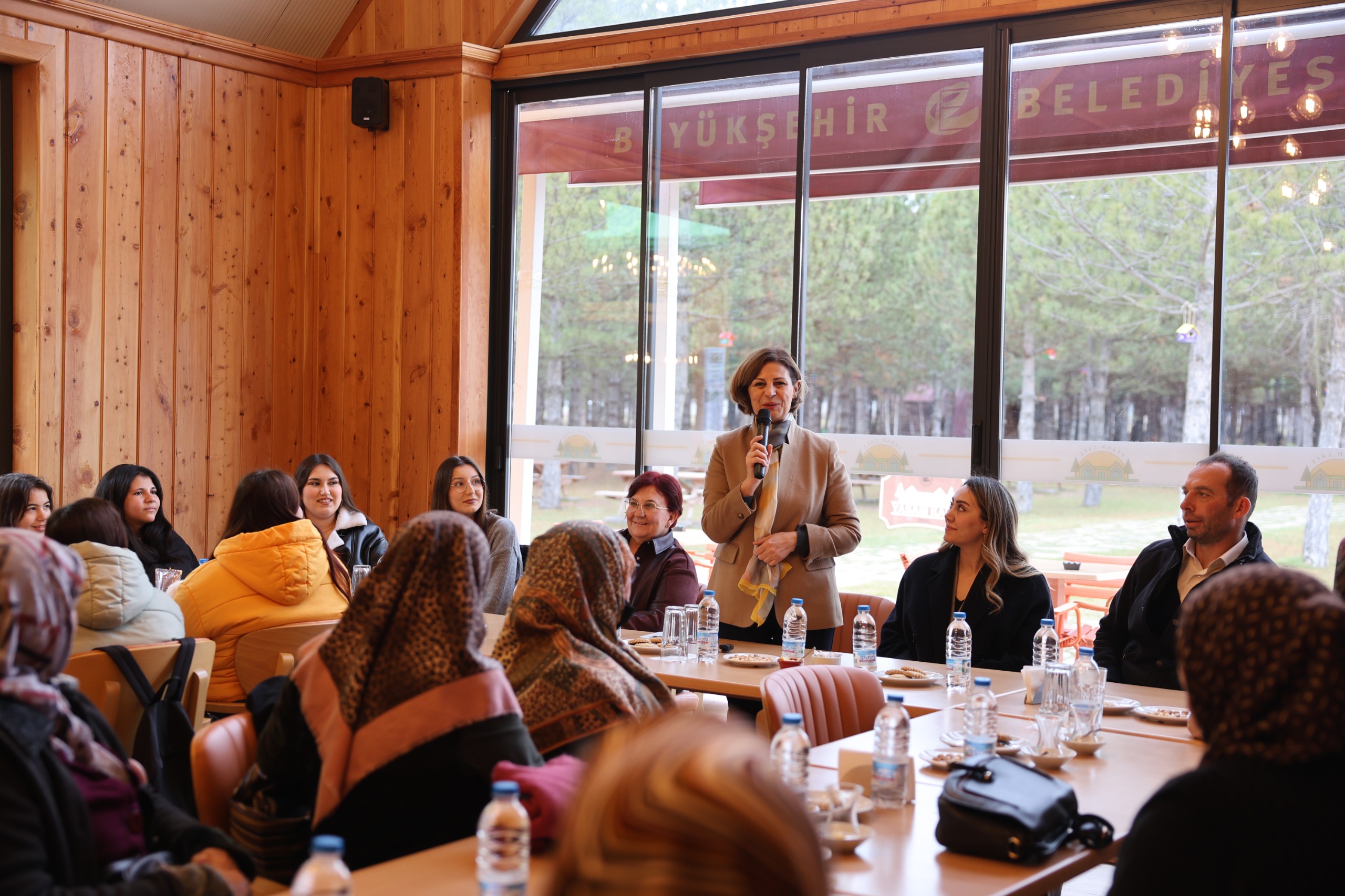 Başkan Ünlüce “Kadinlarin Yüzü Gülerse Bi̇zi̇m De Güler” (7)