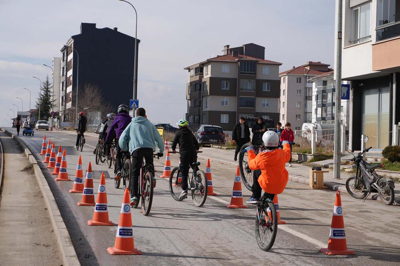 E S K İ Ş E H İ R A R A B A S I Z P A Z A R G Ü N Ü N D E N E F E S A L D I (4)