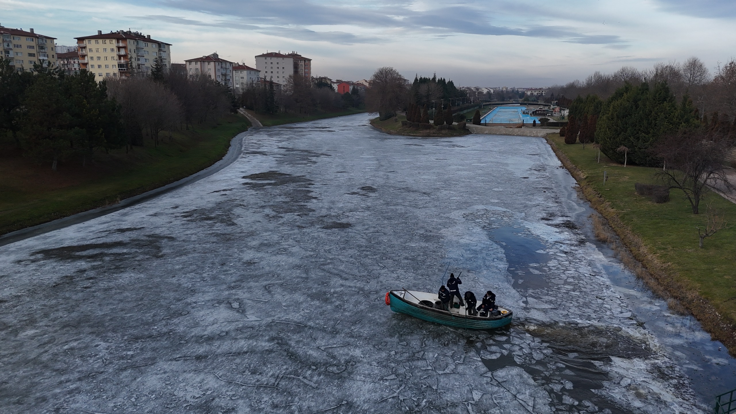 Eski̇şehi̇r Büyükşehi̇r Beledi̇yesi̇nden Hayati̇ Uyari! (9)