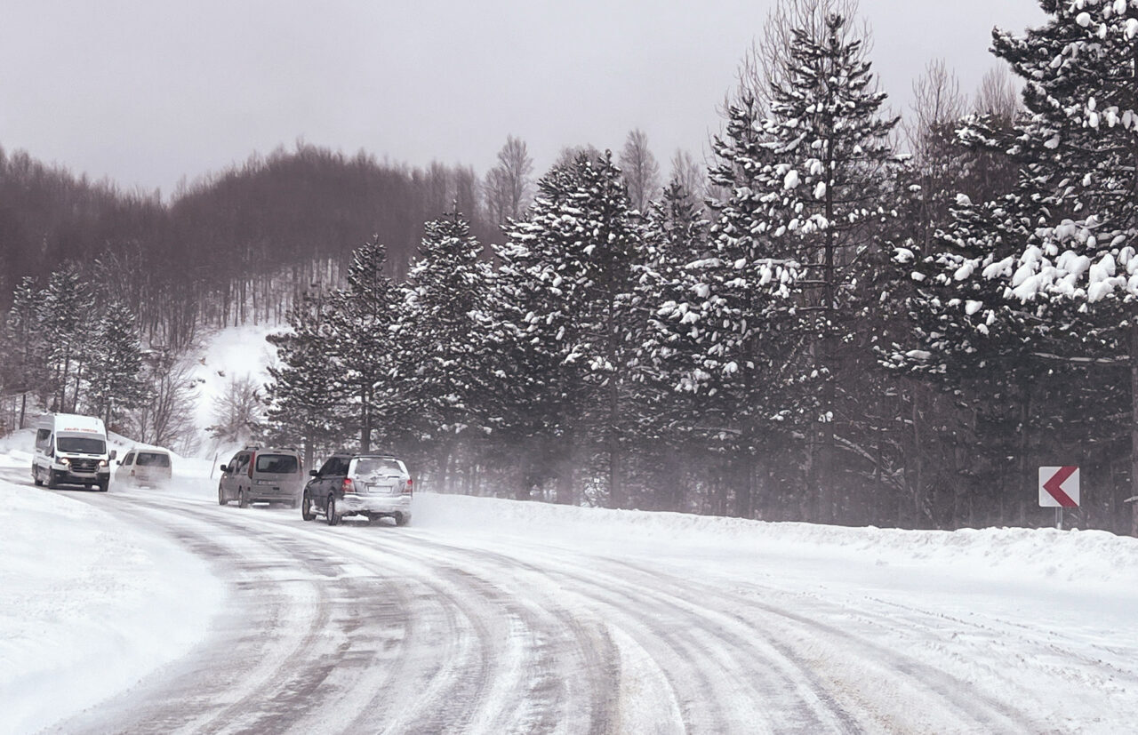 Kutahyada Kar Yagisi Nedeniyle Ulasimda Aksamalar Yasaniyor Bf52686D9Efb