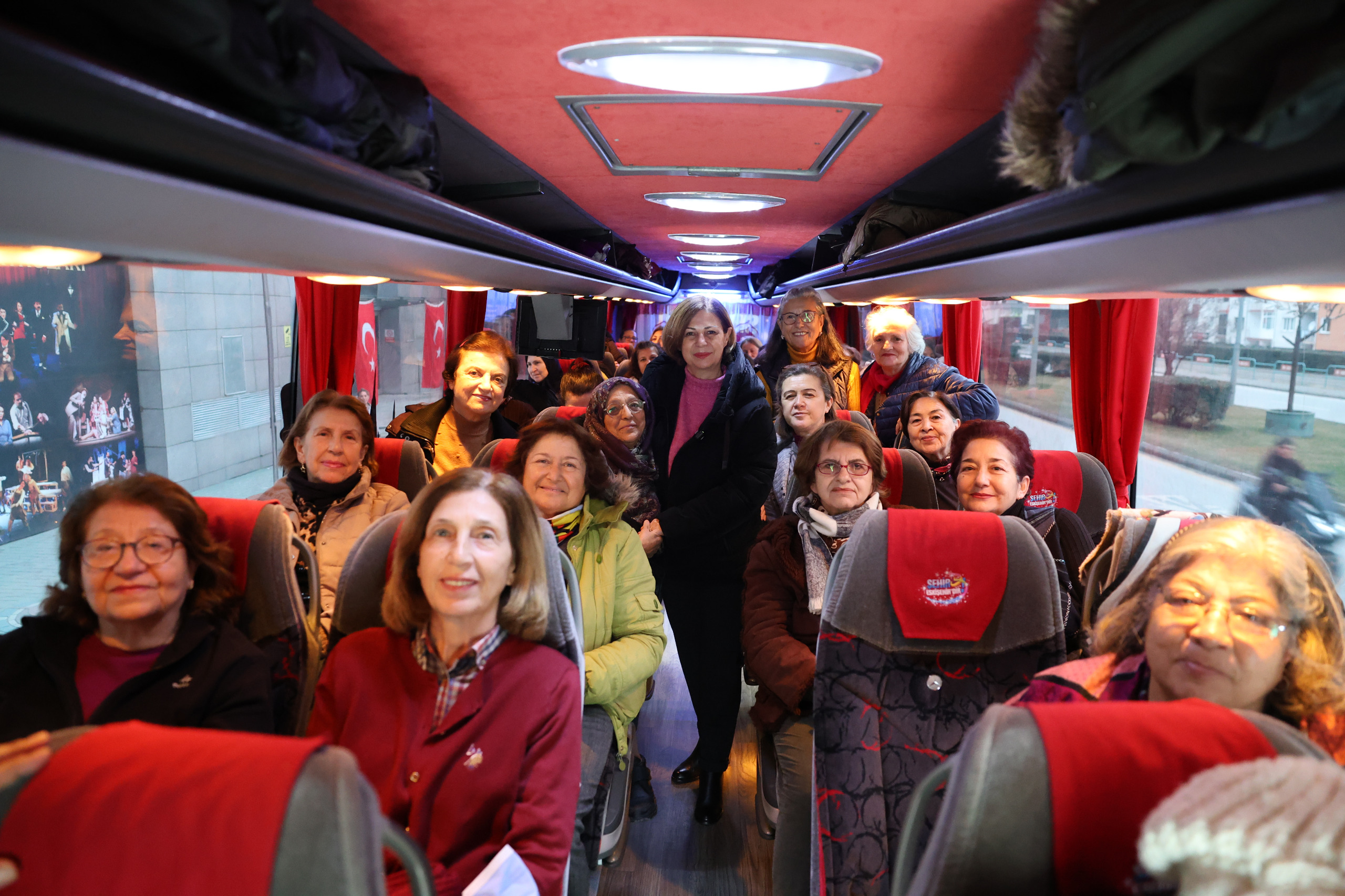 Başkan Ünlüce Kadinlari Si̇vri̇hi̇sar’in Tari̇hi̇ Yolculuğuna Uğurladi (3)