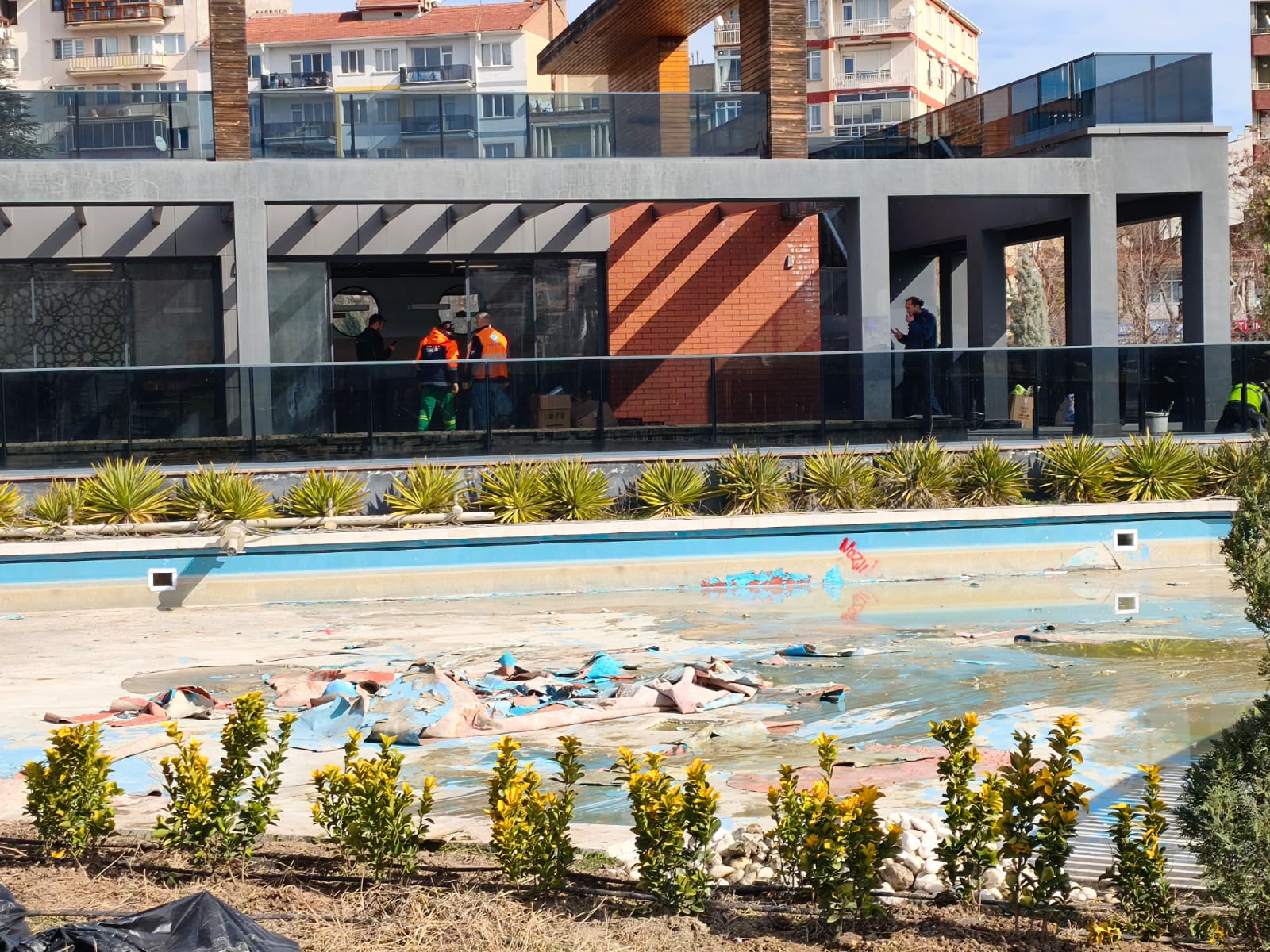 Ee51Dd2F Dadd 433F B455 08F1F66Ad100