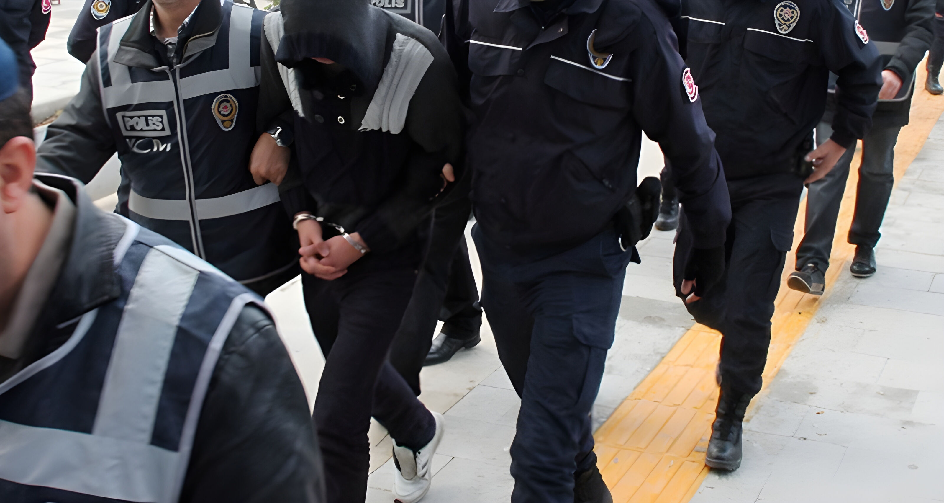 Yurt dışında aranan 76 şüpheli Türkiye’ye iade edildi
