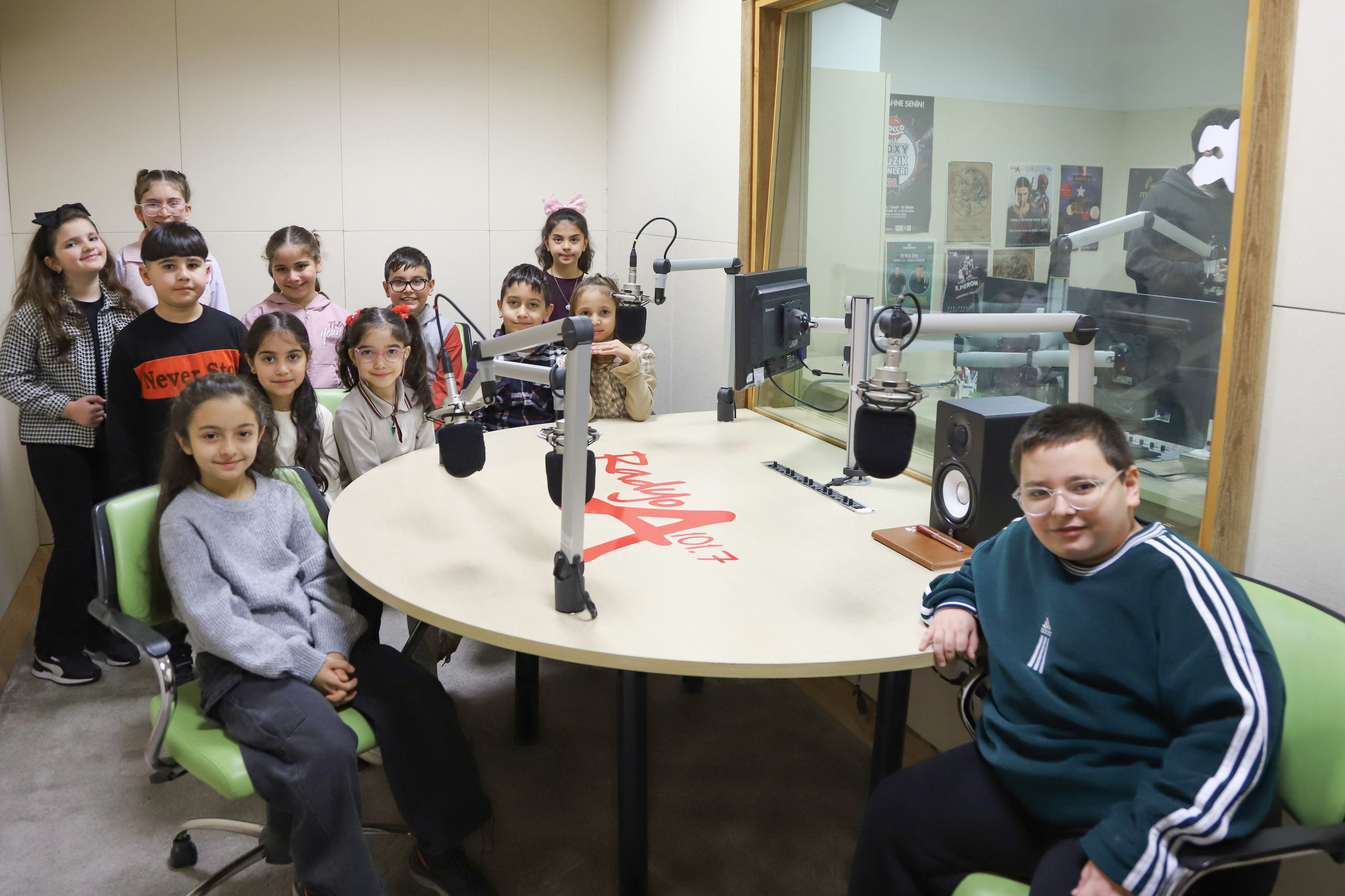 Mi̇ni̇klerden Üni̇versi̇te Radyosuna Anlamli Zi̇yaret (8)