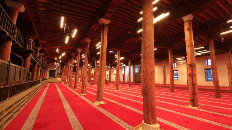 Muğla'nın Fethiye Ilçesi Faralya Mahallesi Sınırlarında Bulunan Kabak Koyu Cennet Koyu Mevkiinde Kayalıklardan Düşen Genç, Jandarma Arama Kurtarma Ekiplerinin Müdahalesiyle Kurtarıldı.