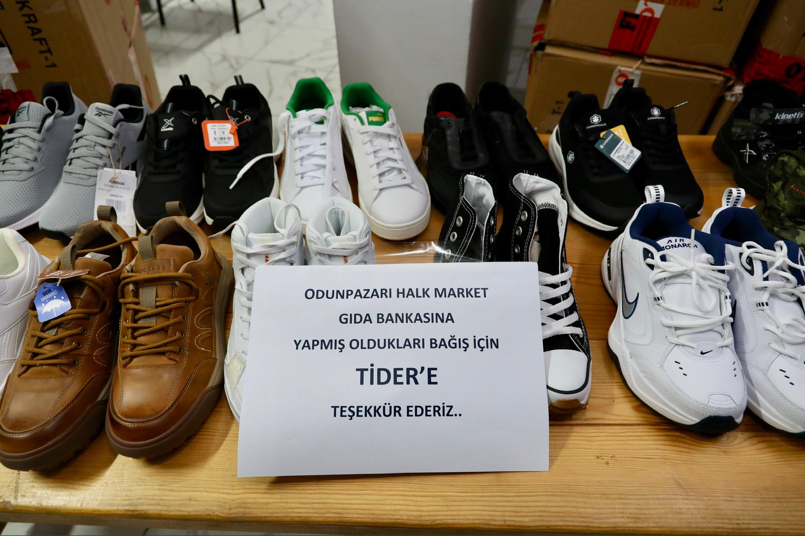 Tider – Flo’dan Odunpazarı Halk Market’e 500 Çift Ayakkabı Bağışı (5)