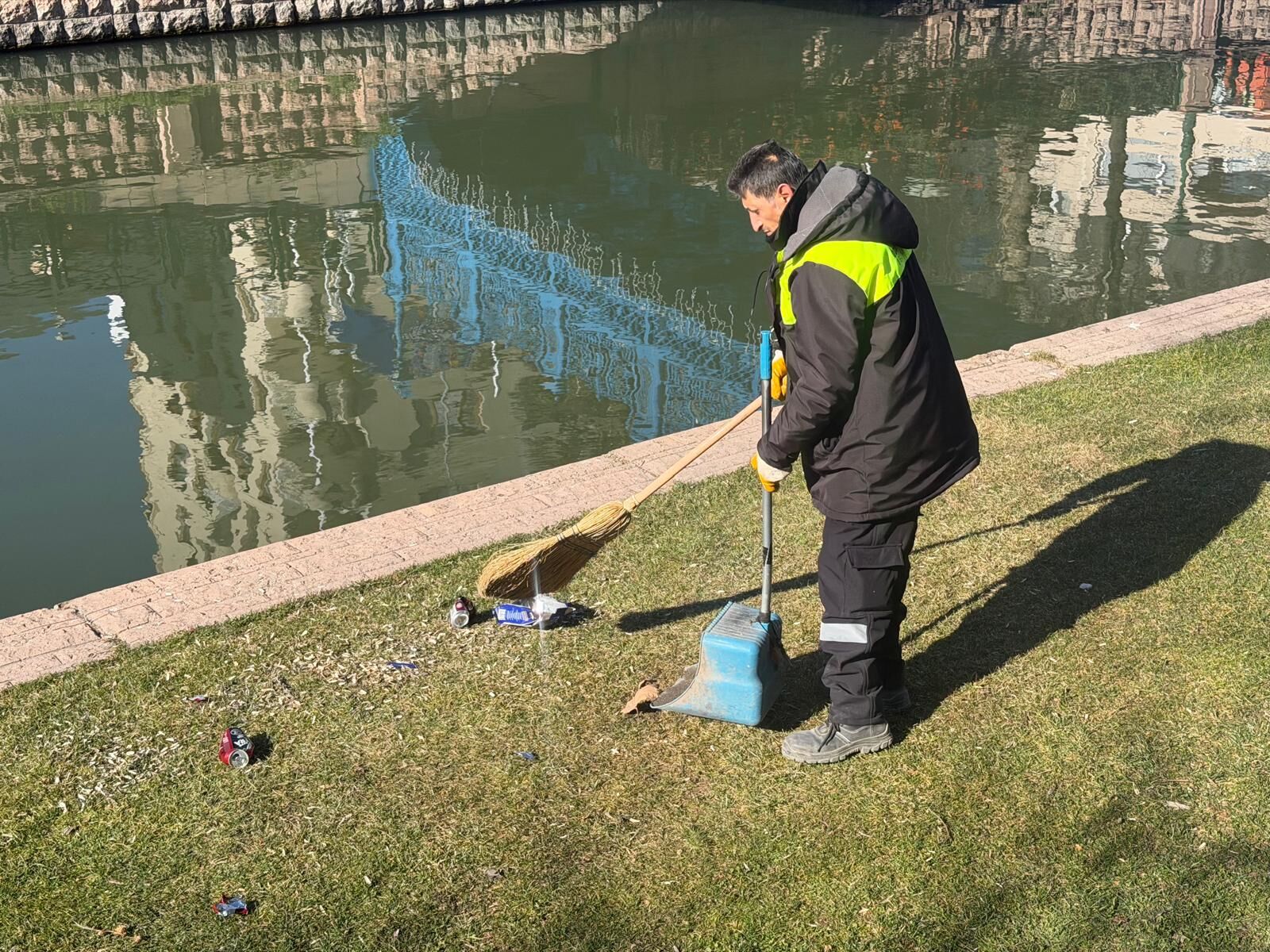 446F68Df 824D 47Ed Aad4 327547B5A9A7