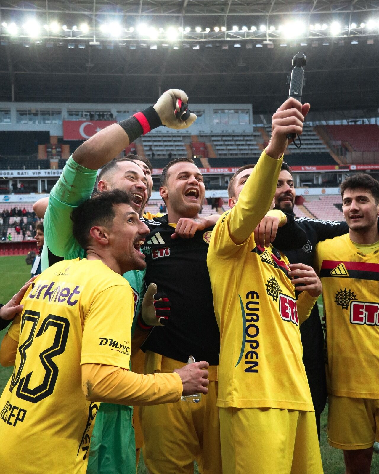 44Cea9B5 1882 4967 B27F B1C4Aa4Ae209