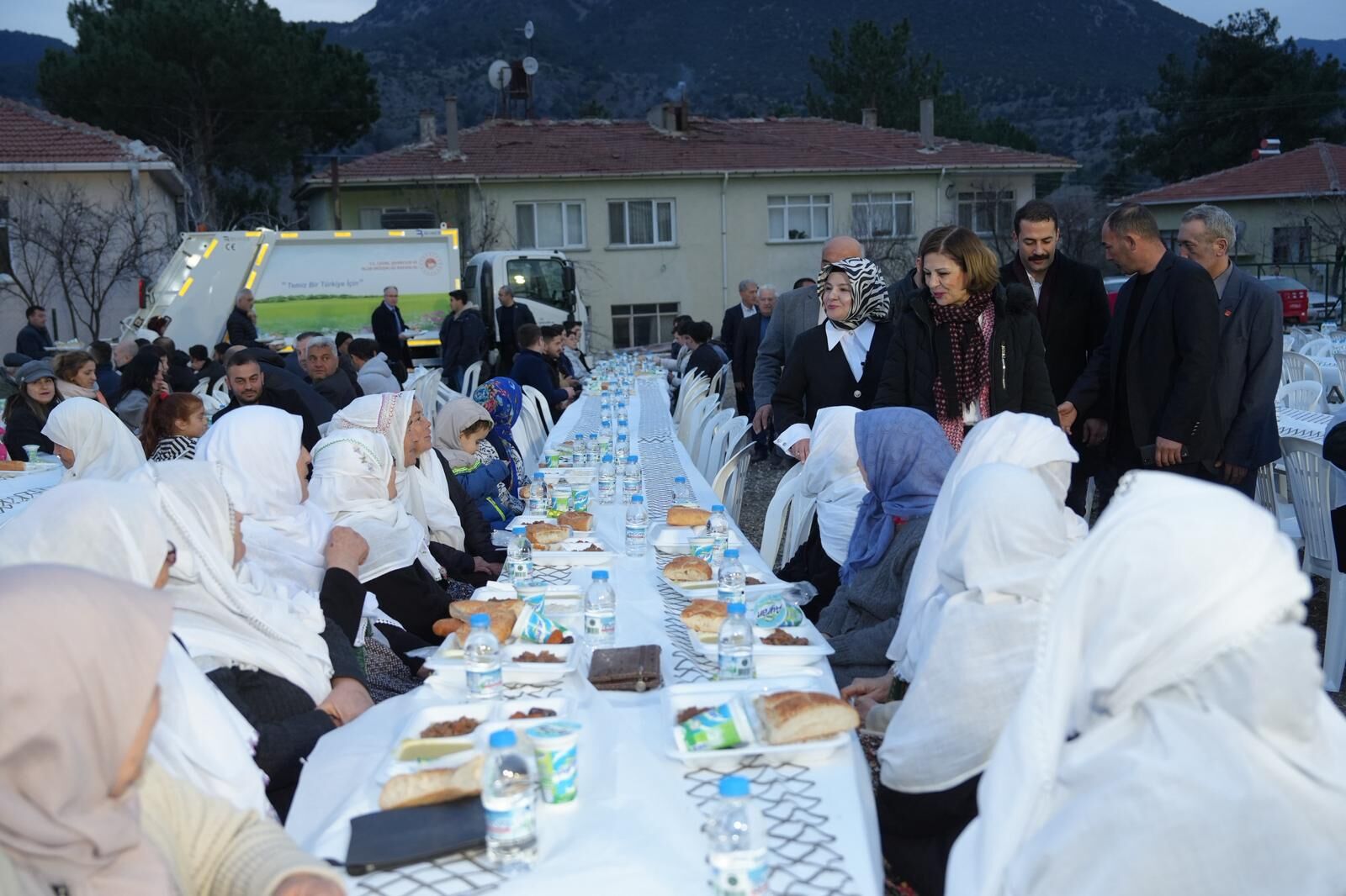 Bu Sofralar Paylaşmanin Si̇mgesi̇ (15)