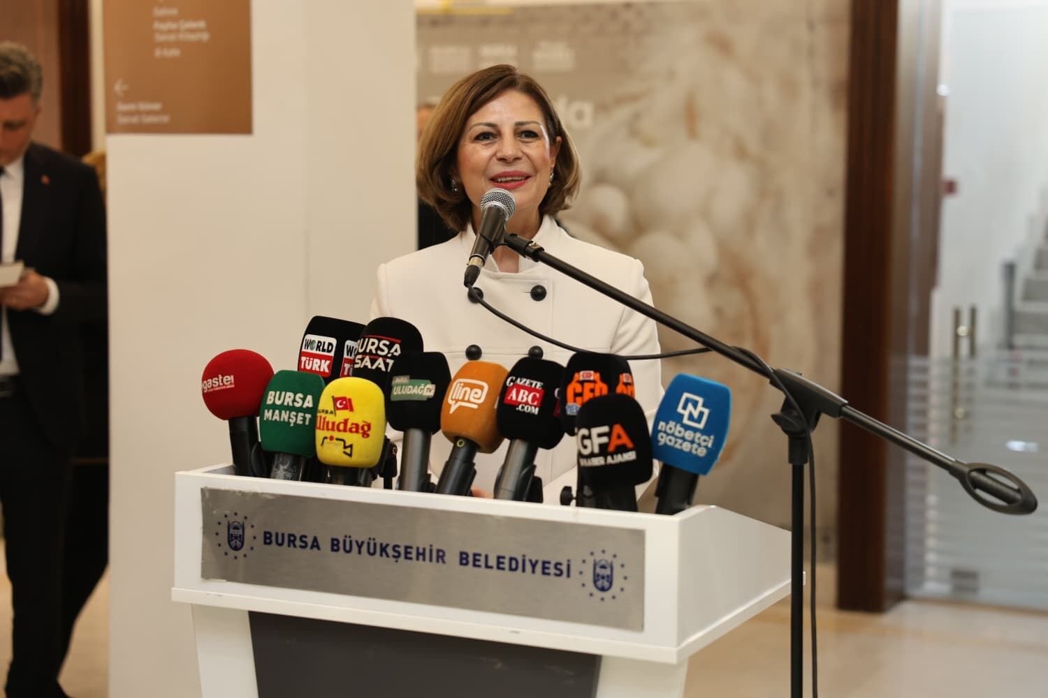 Efsanelerle İpek Sergi̇si̇ Bursa’da Sanatseverlerle Buluştu (1)