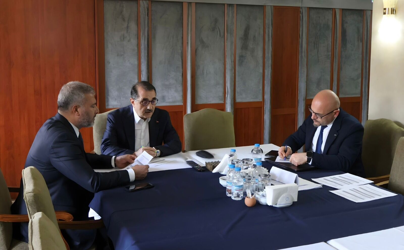 827C5922 304D 4Fb8 9Eef 3F927F1234Fc