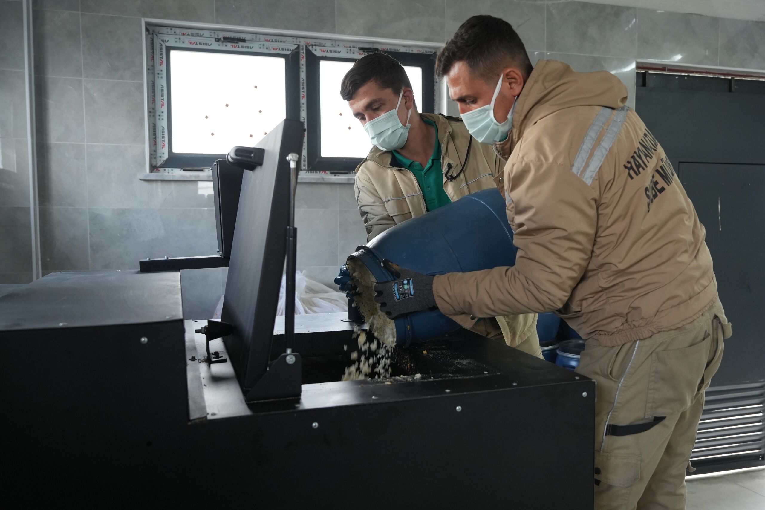 Atik Yemekler Can Dostlarimiza Mama Oluyor (2)