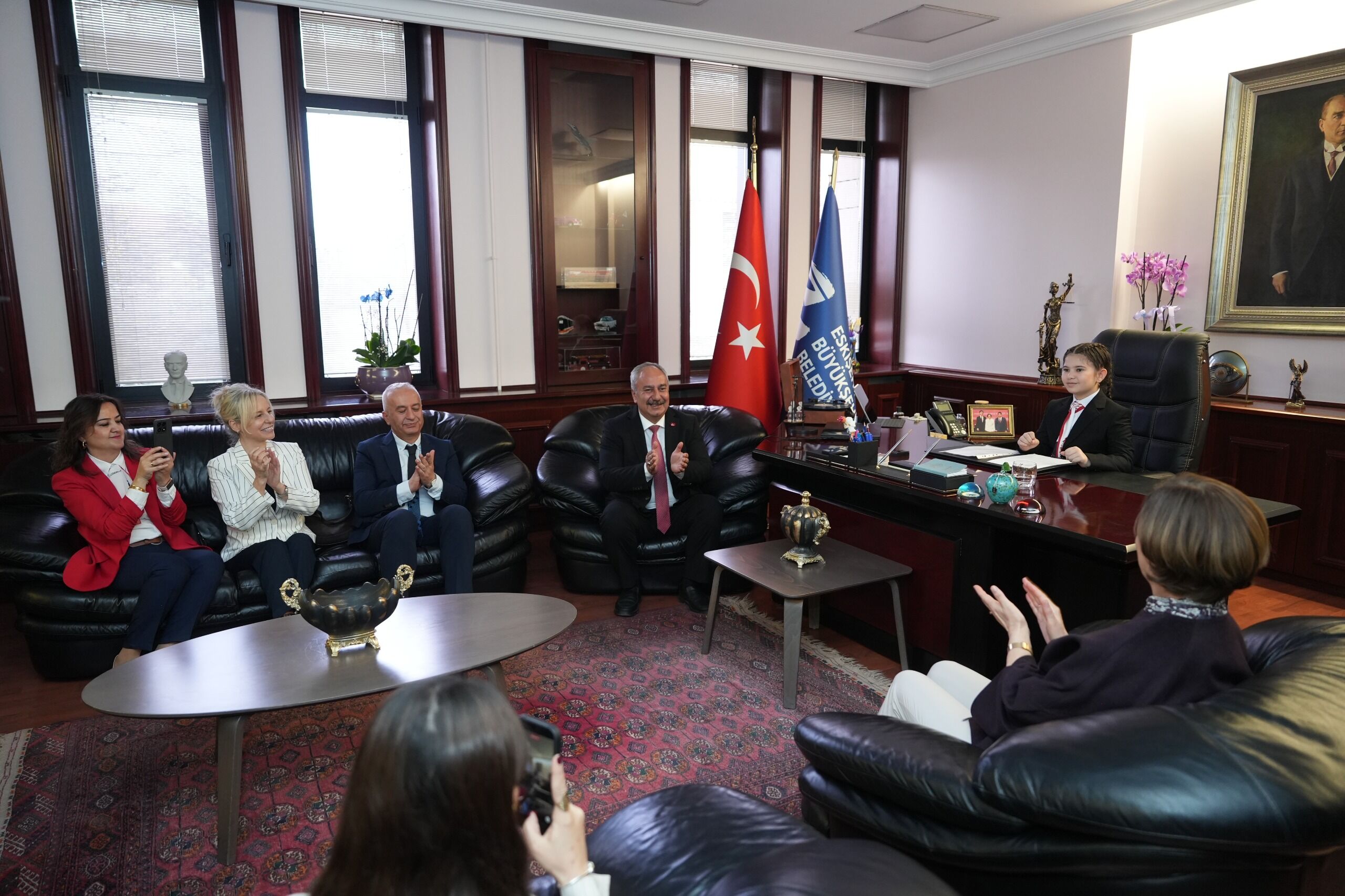 Başkan Ünlüce Koltuğunu Ece Akkan’a Devretti̇ (4)