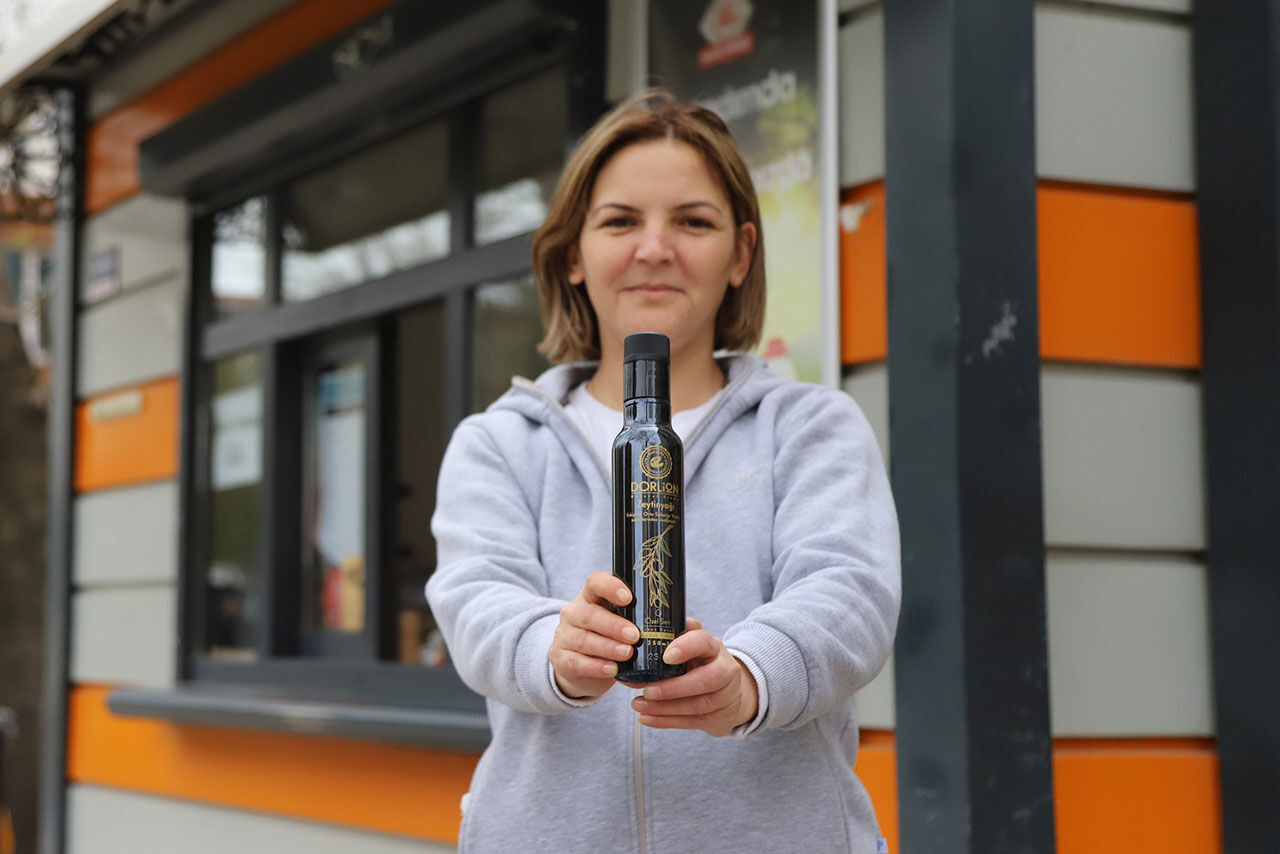 Ö D Ü L L Ü D O R L İ O N Z E Y T İ N Y A Ğ I A R T I K H A L K E T M A R K E T V E H A L K E K M E K B Ü F E L E R İ N D E (1)