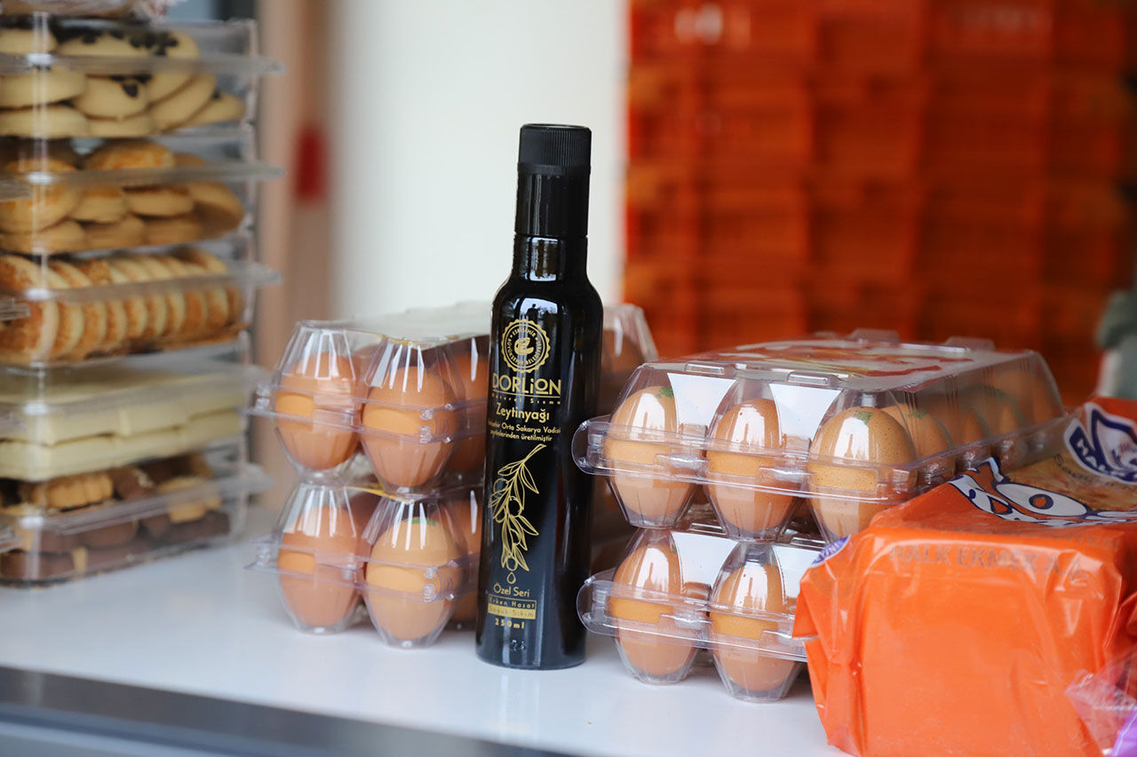 Ö D Ü L L Ü D O R L İ O N Z E Y T İ N Y A Ğ I A R T I K H A L K E T M A R K E T V E H A L K E K M E K B Ü F E L E R İ N D E (7)